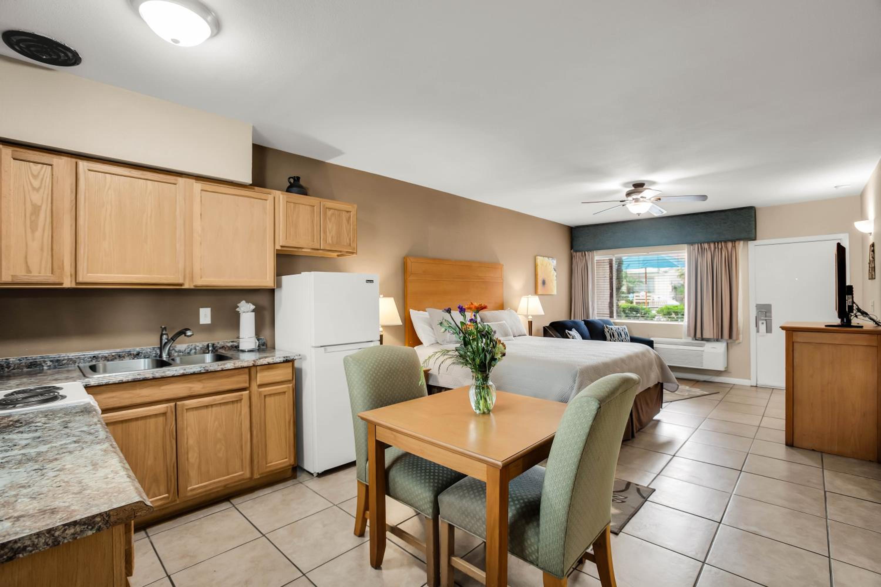 King Suite - Photo 1