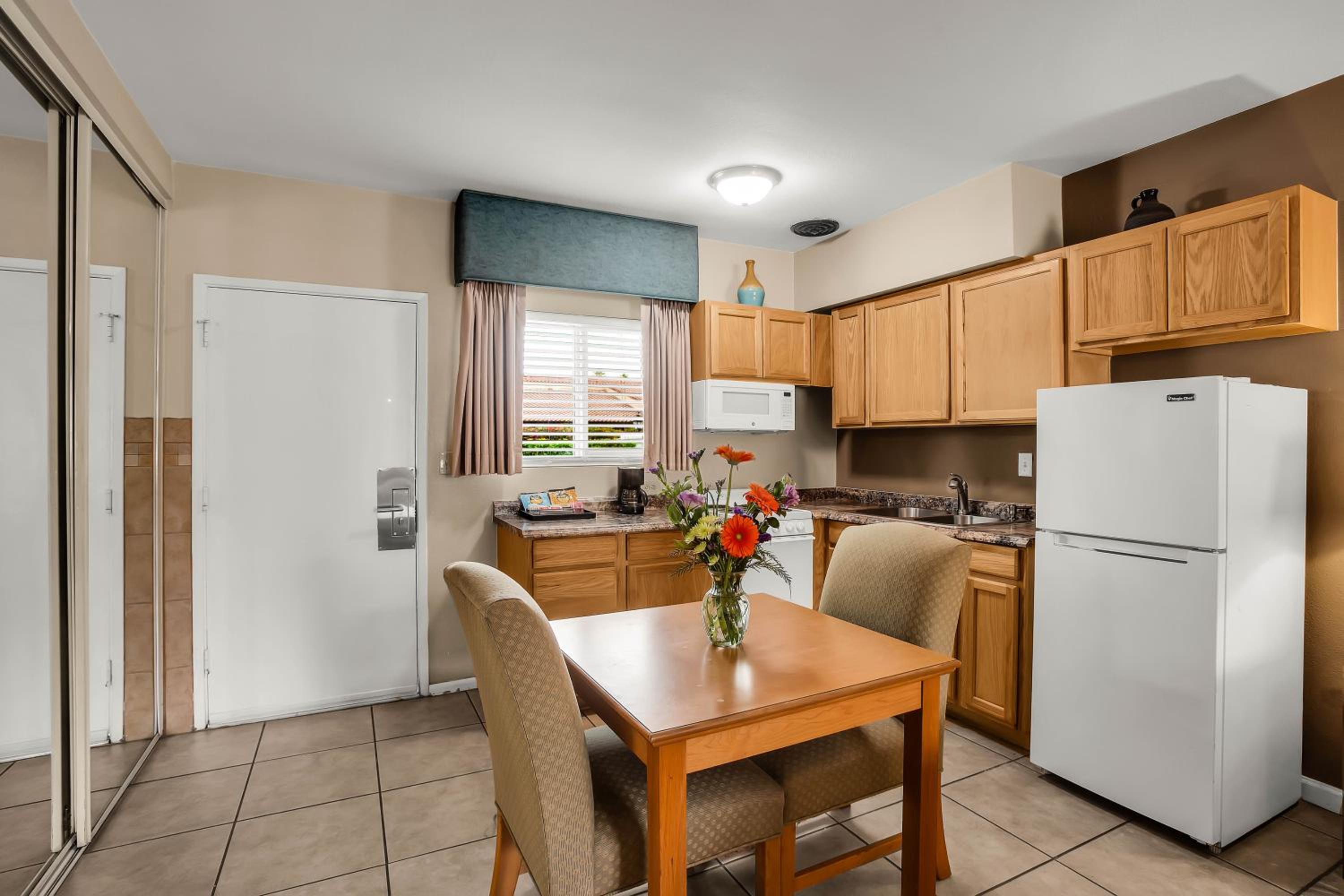 King Suite - Photo 2