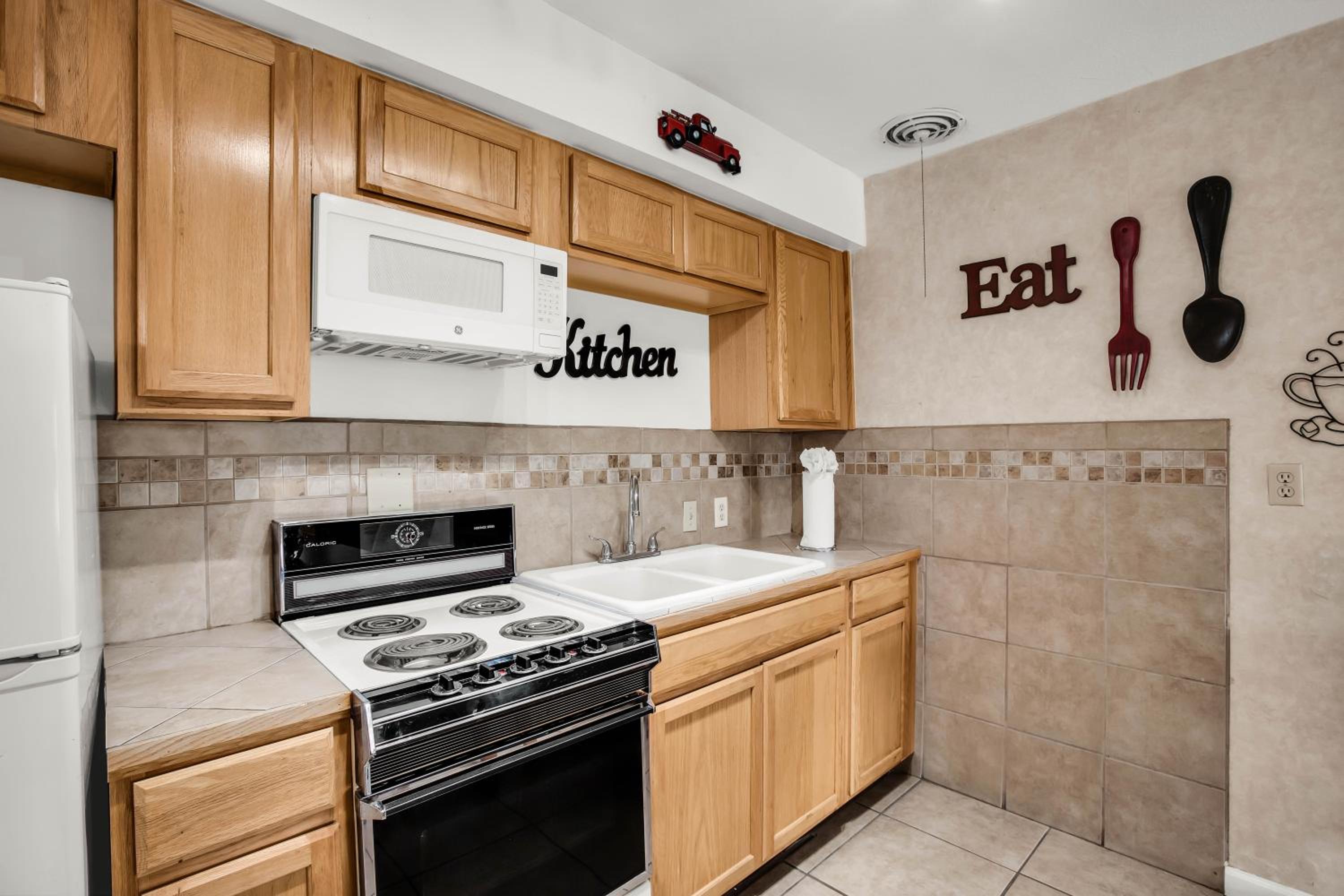 Queen Suite - Photo 7