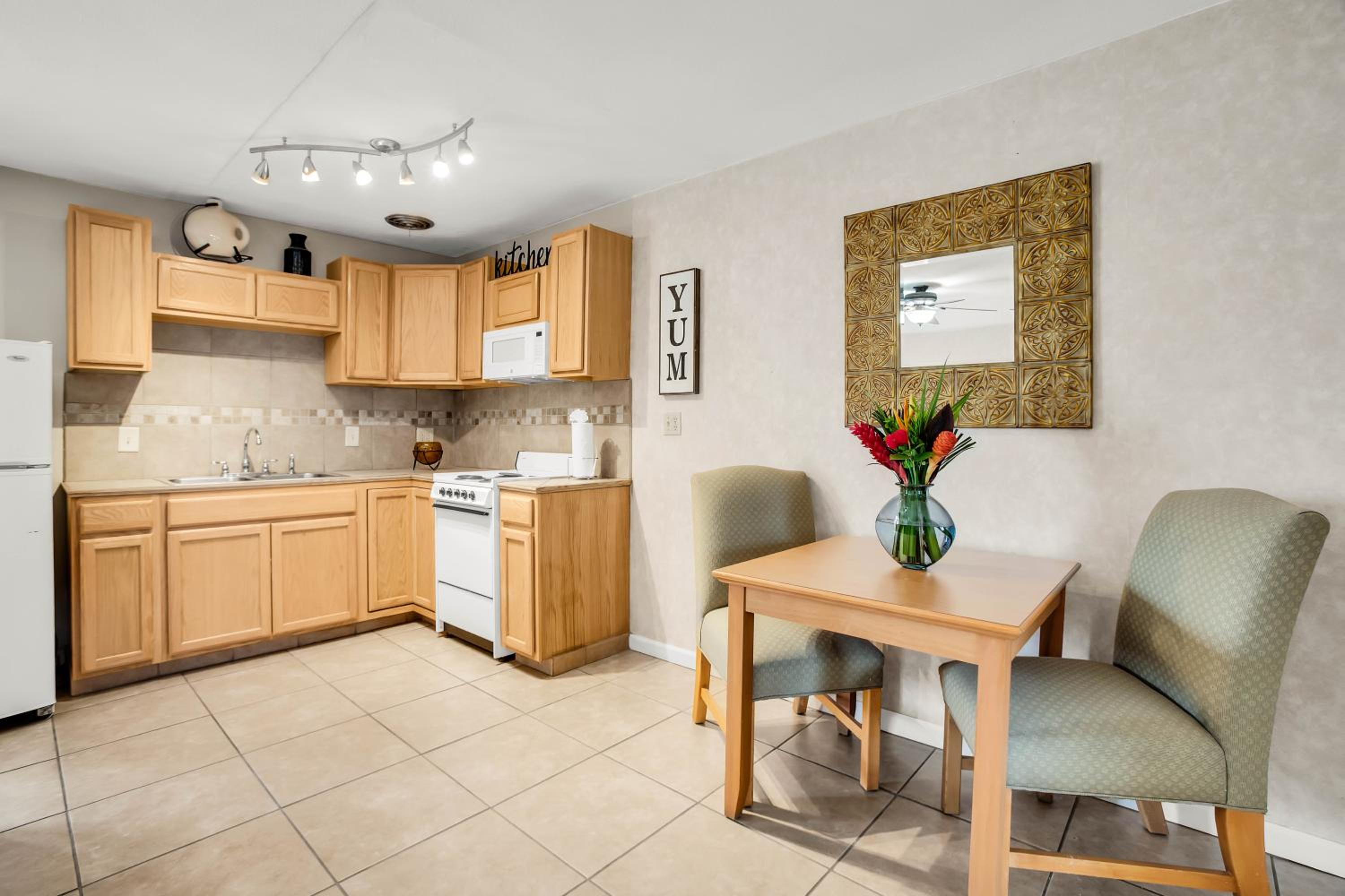 Suite - Photo 6