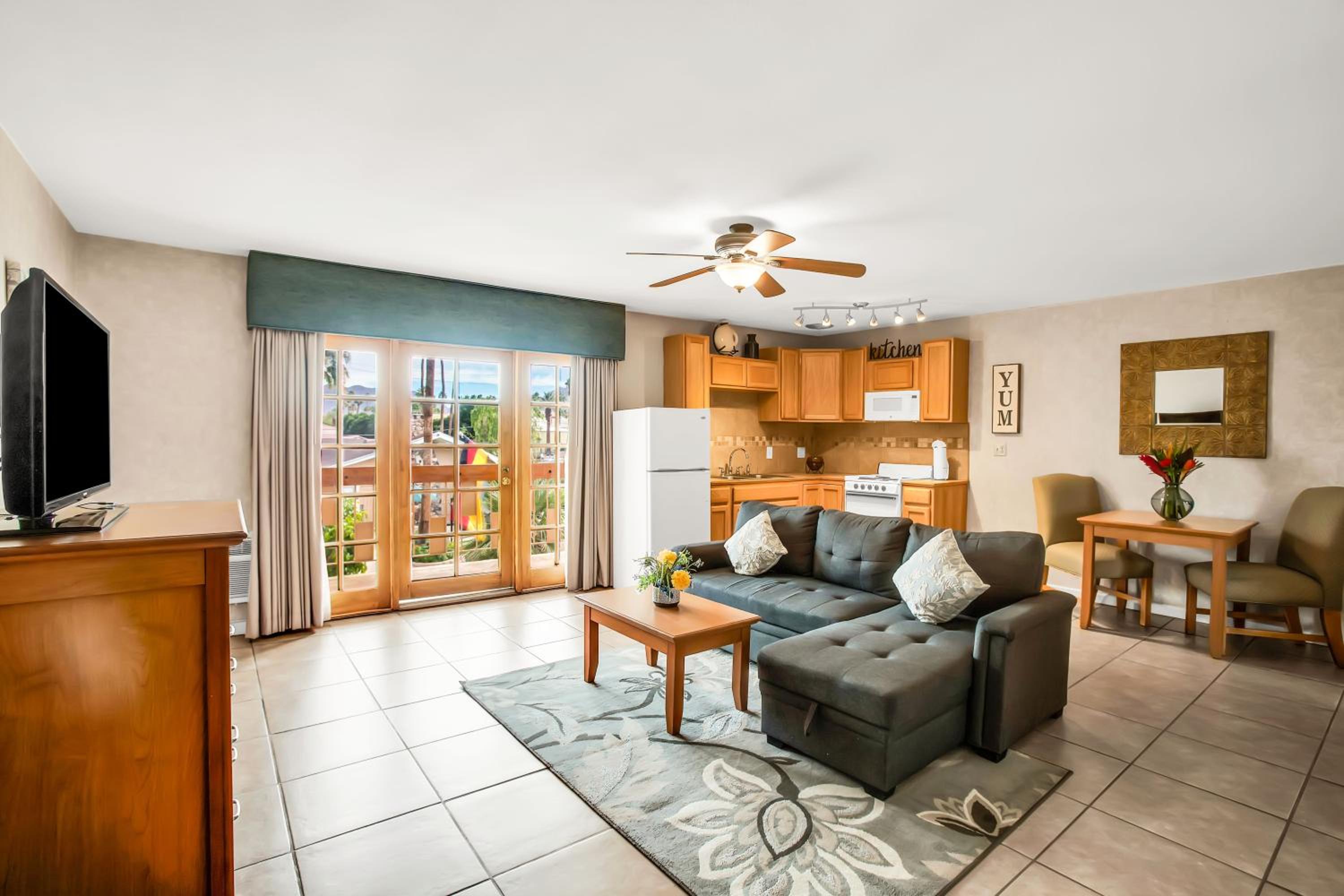 Suite - Photo 4