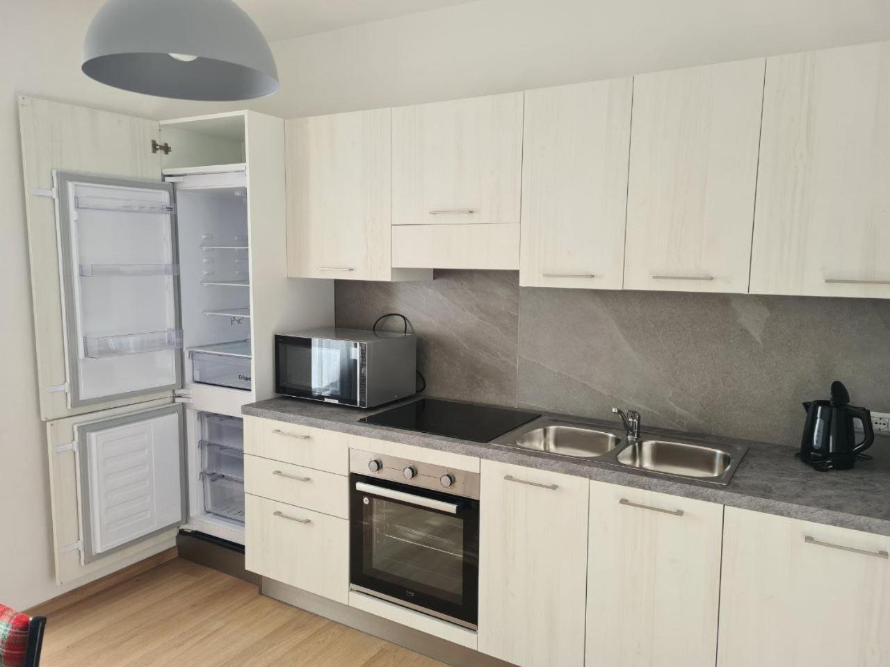Apartment photo 2