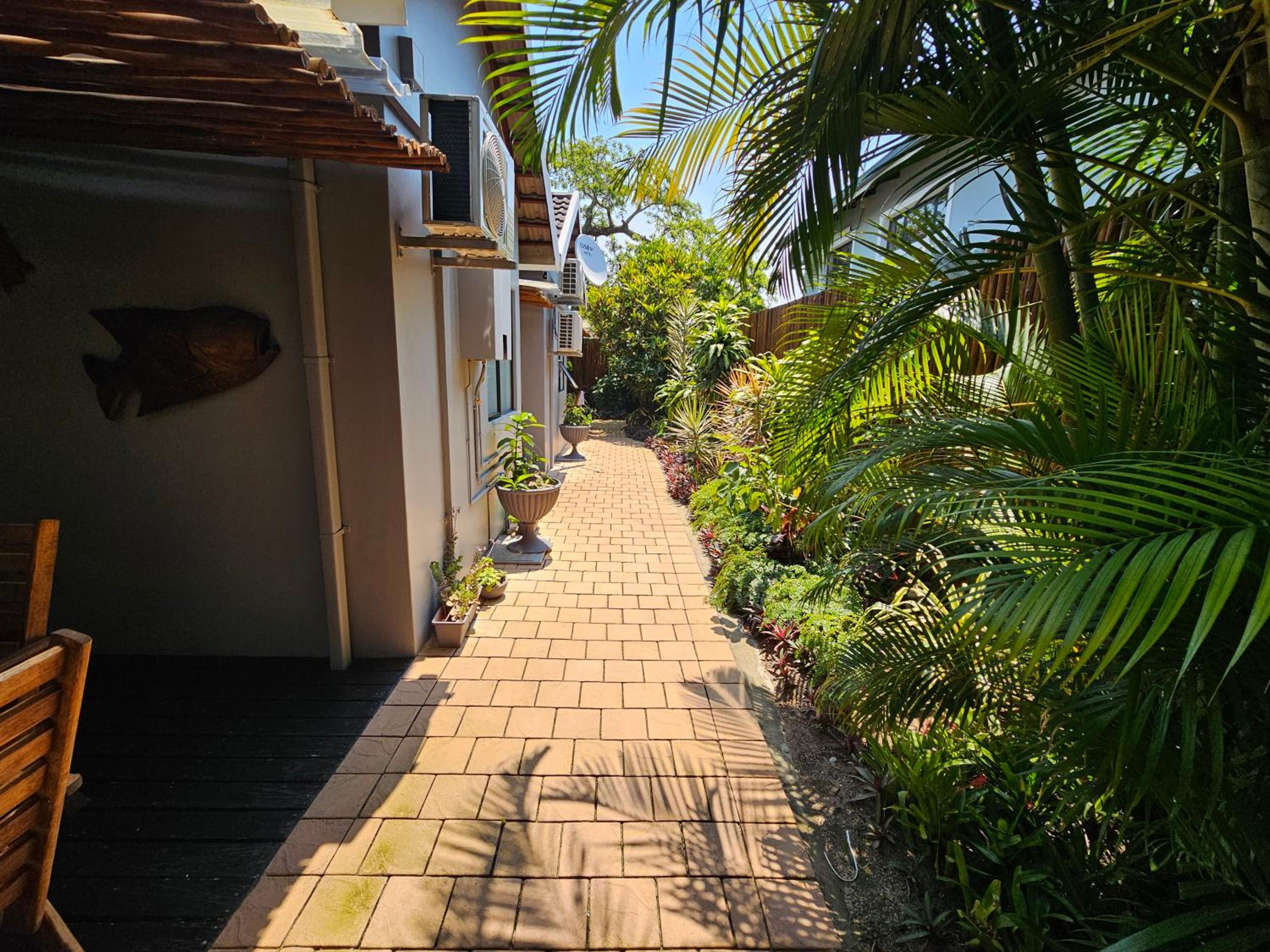 Luxury Twin/King Two Bedroom Garden View Room with Patio photo 3