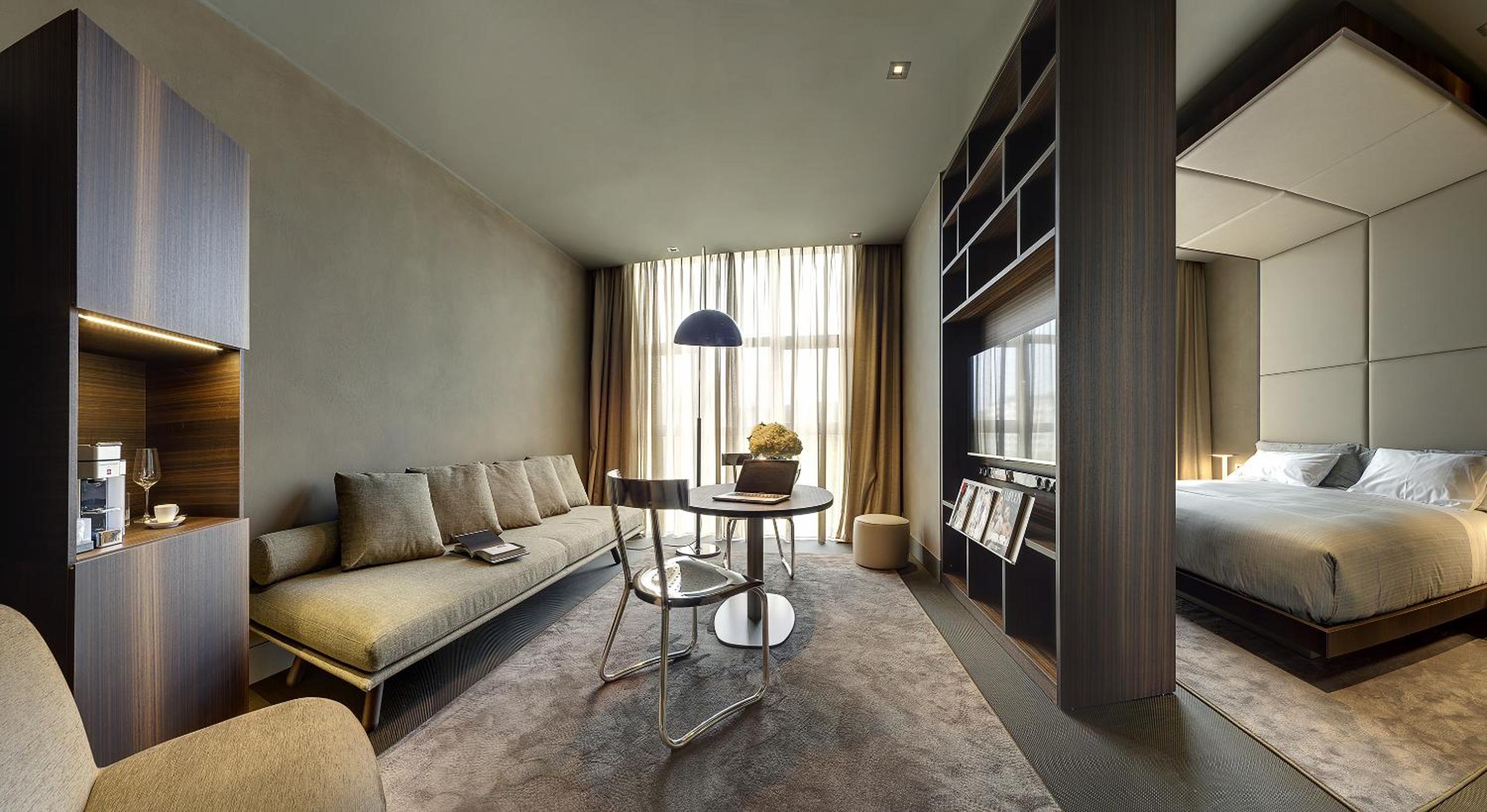 Extra ME+ Junior Suite with City VIew