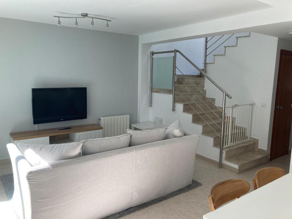 Apartamento de tres habitaciones con piscina privada