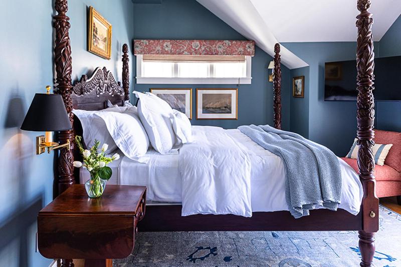 King Room with Balcony - Photo 1