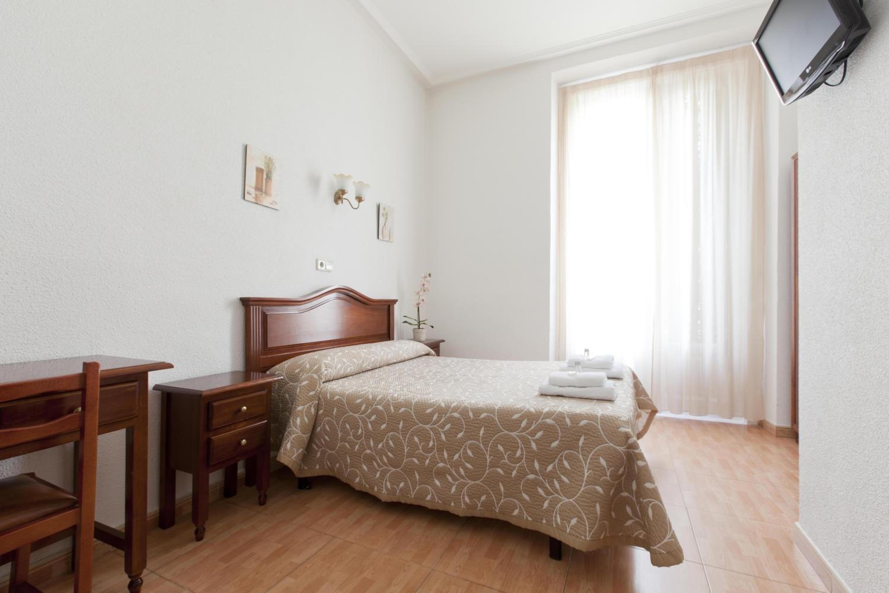 Double Room - Photo 2