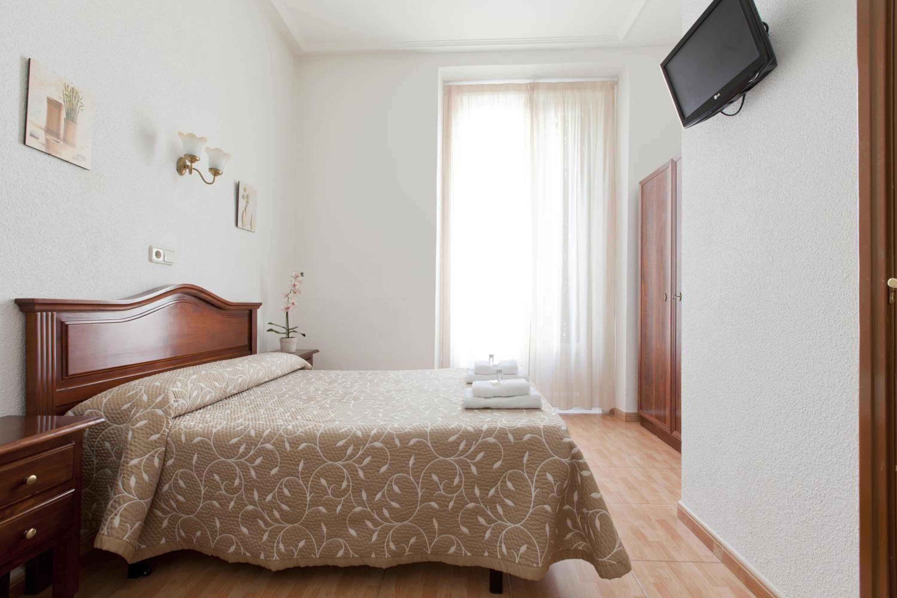 Double Room - Photo 21