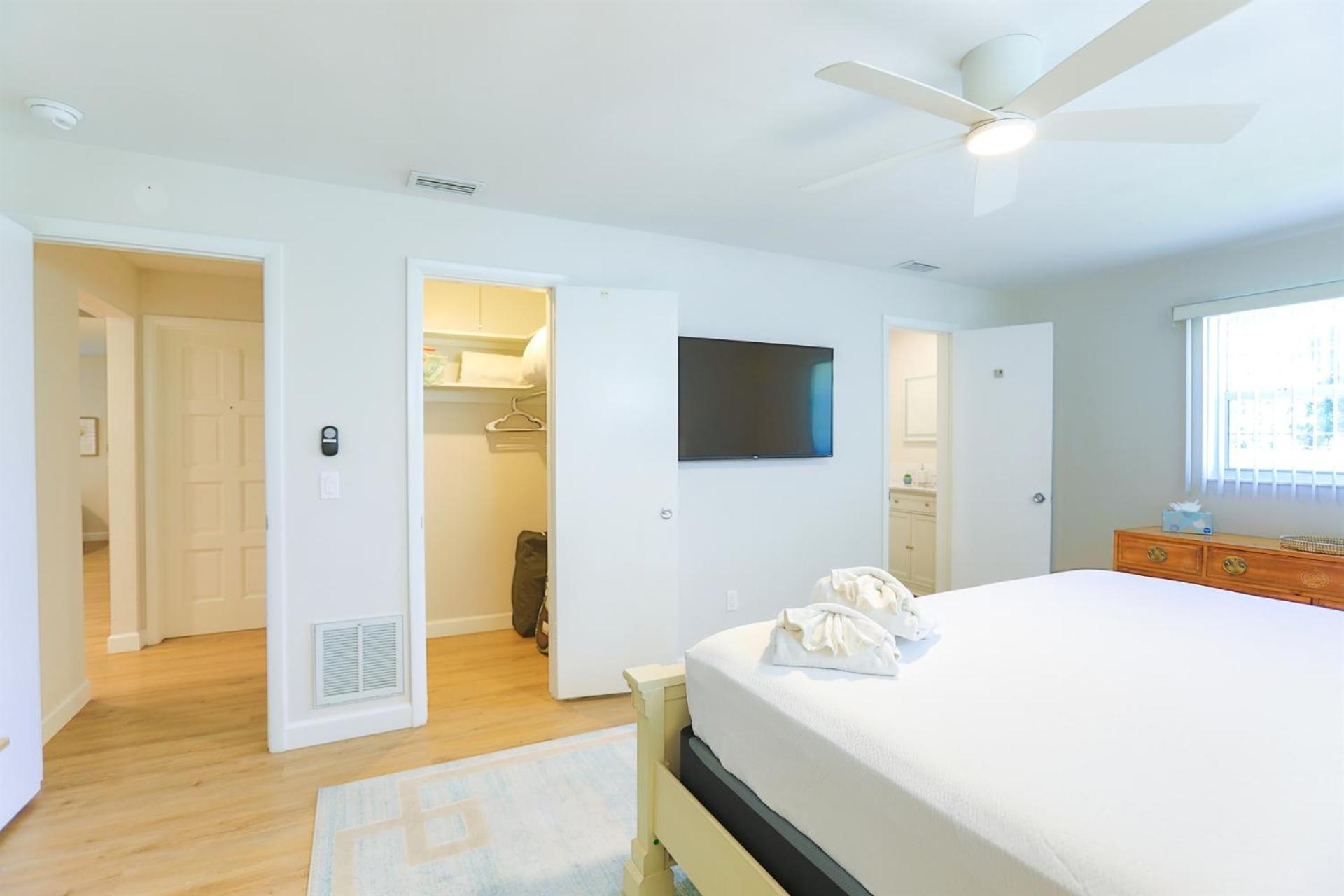Three-Bedroom House photo 1