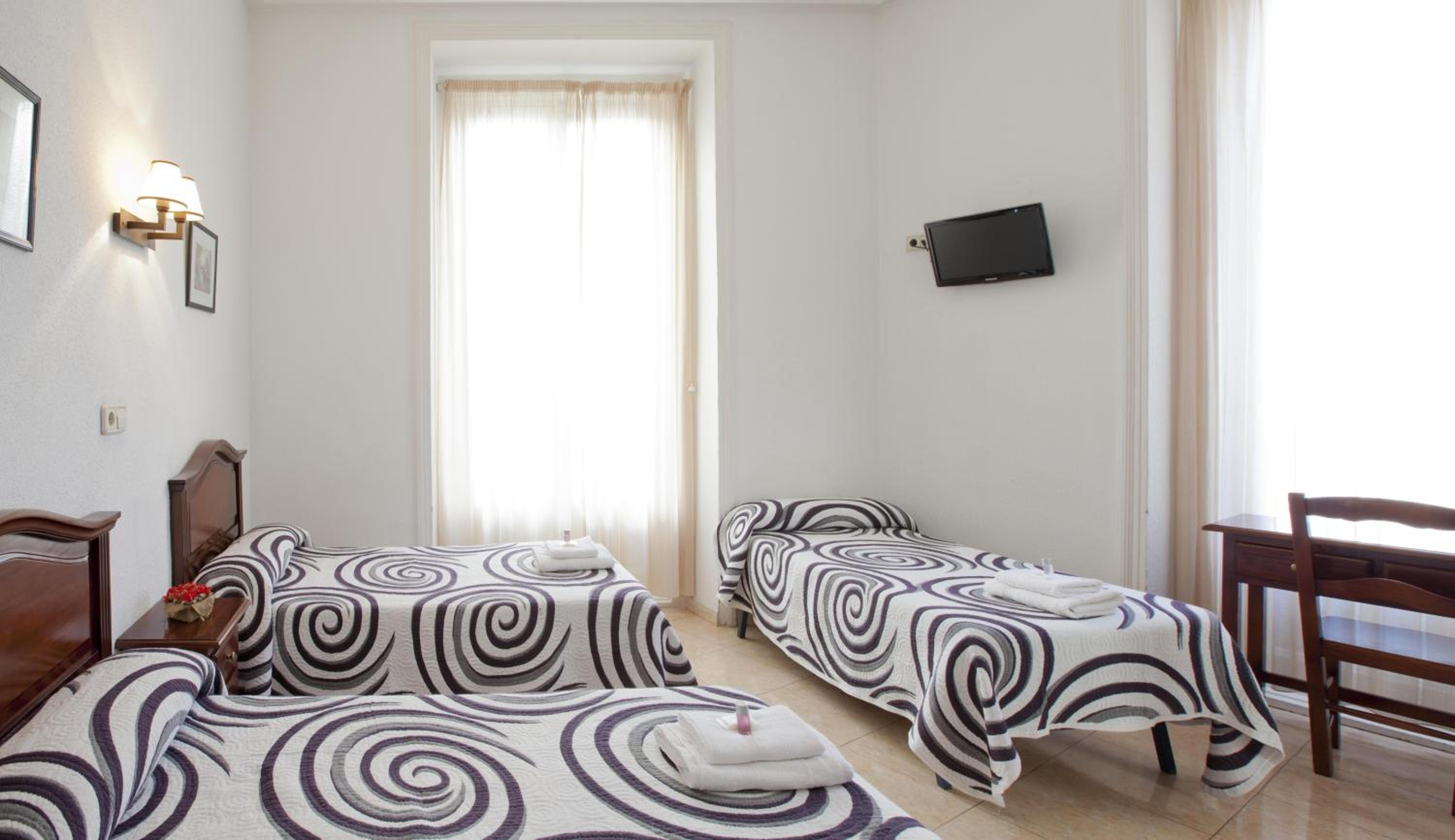 Triple Room - Photo 11
