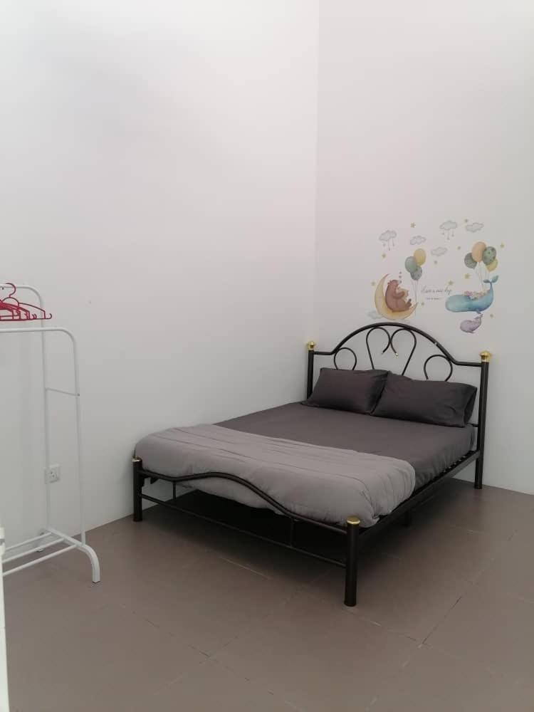 Three-Bedroom House photo 2