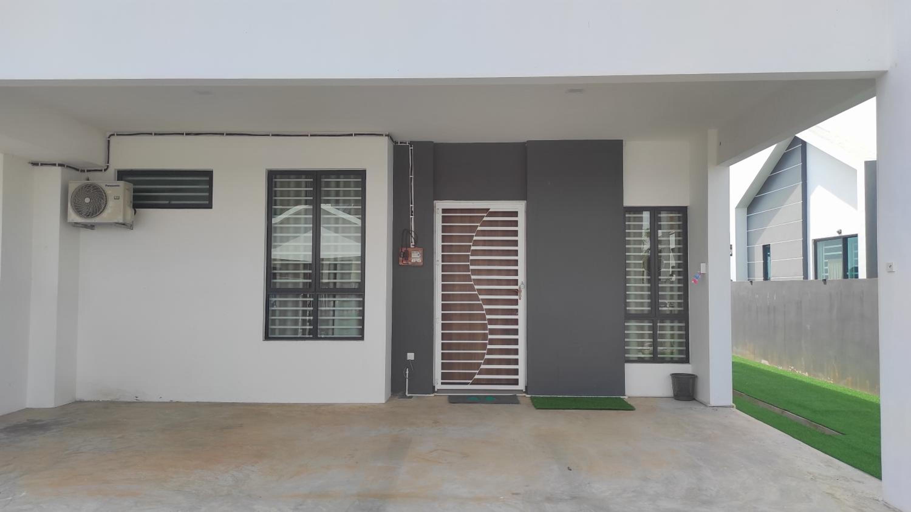 Three-Bedroom House photo 1