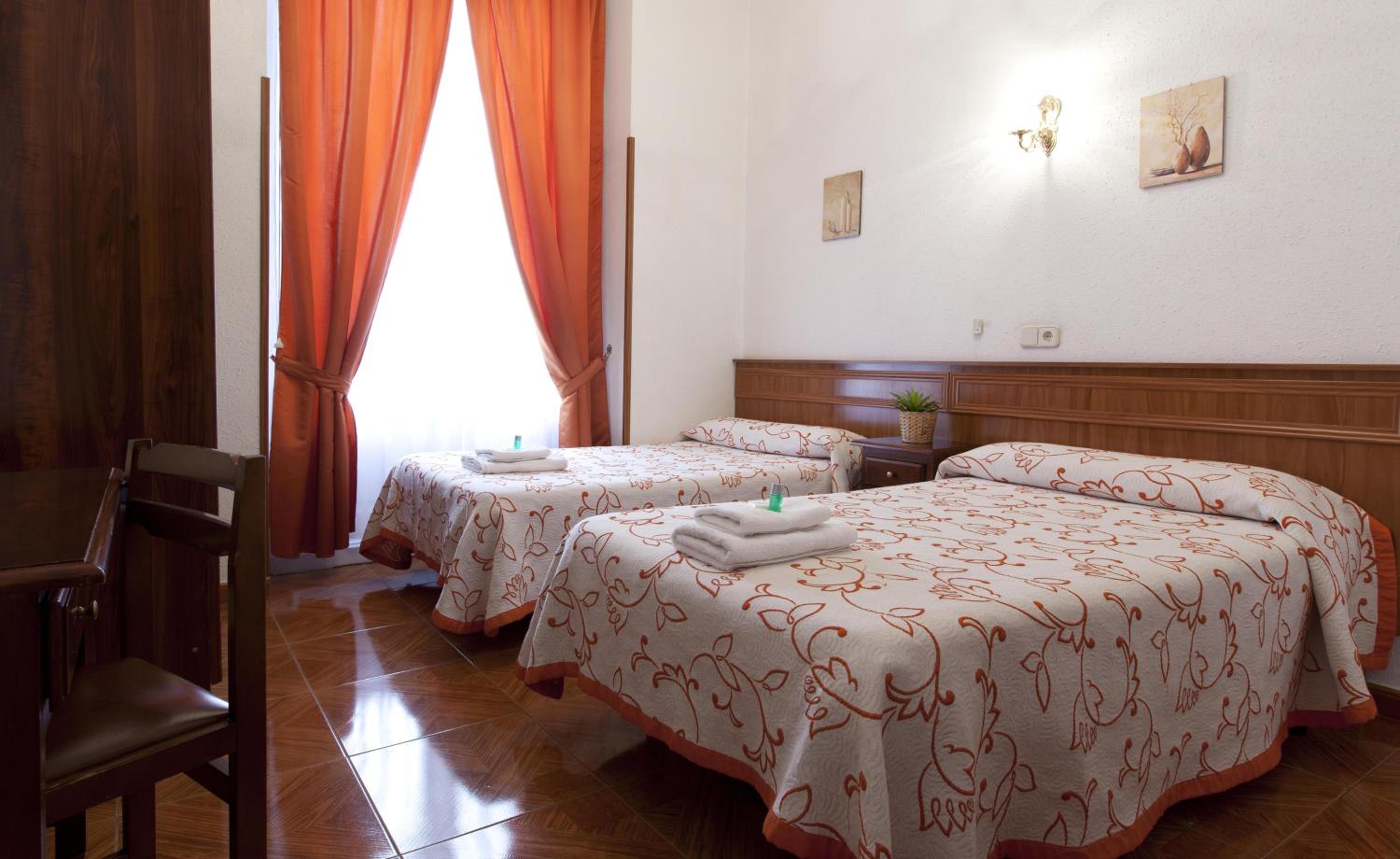 Triple Room - Photo 9