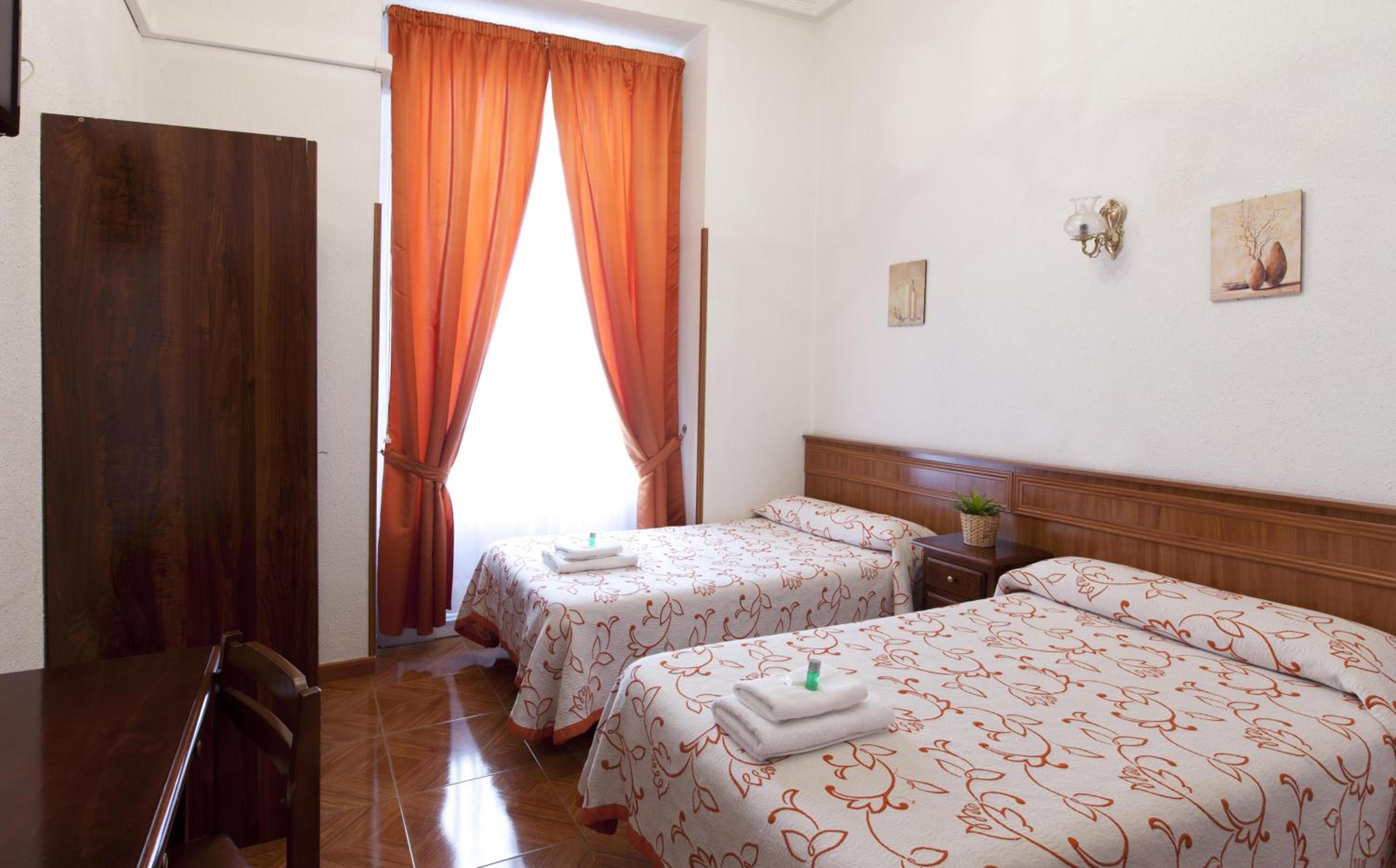 Triple Room - Photo 8