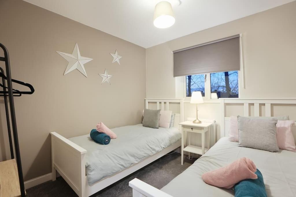 Five-Bedroom House photo 1