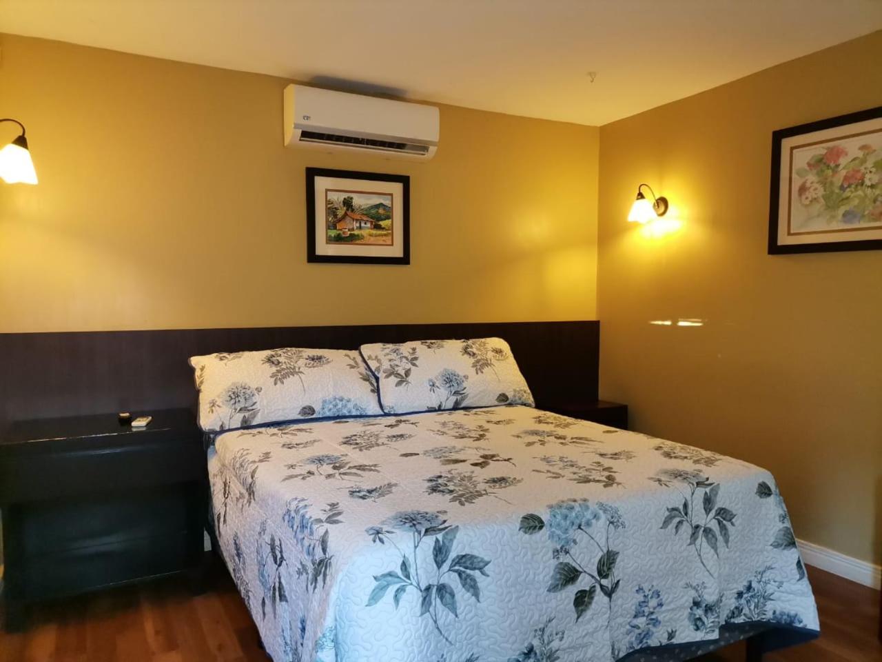Small Double Room photo 1
