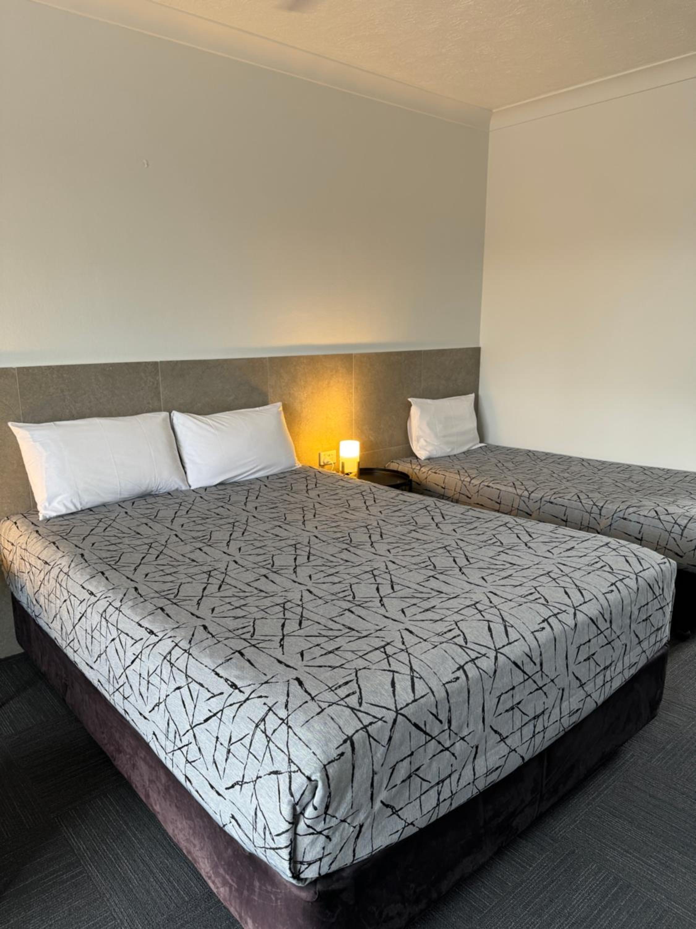 Queen Executive Room - Double or Twin - Photo 5