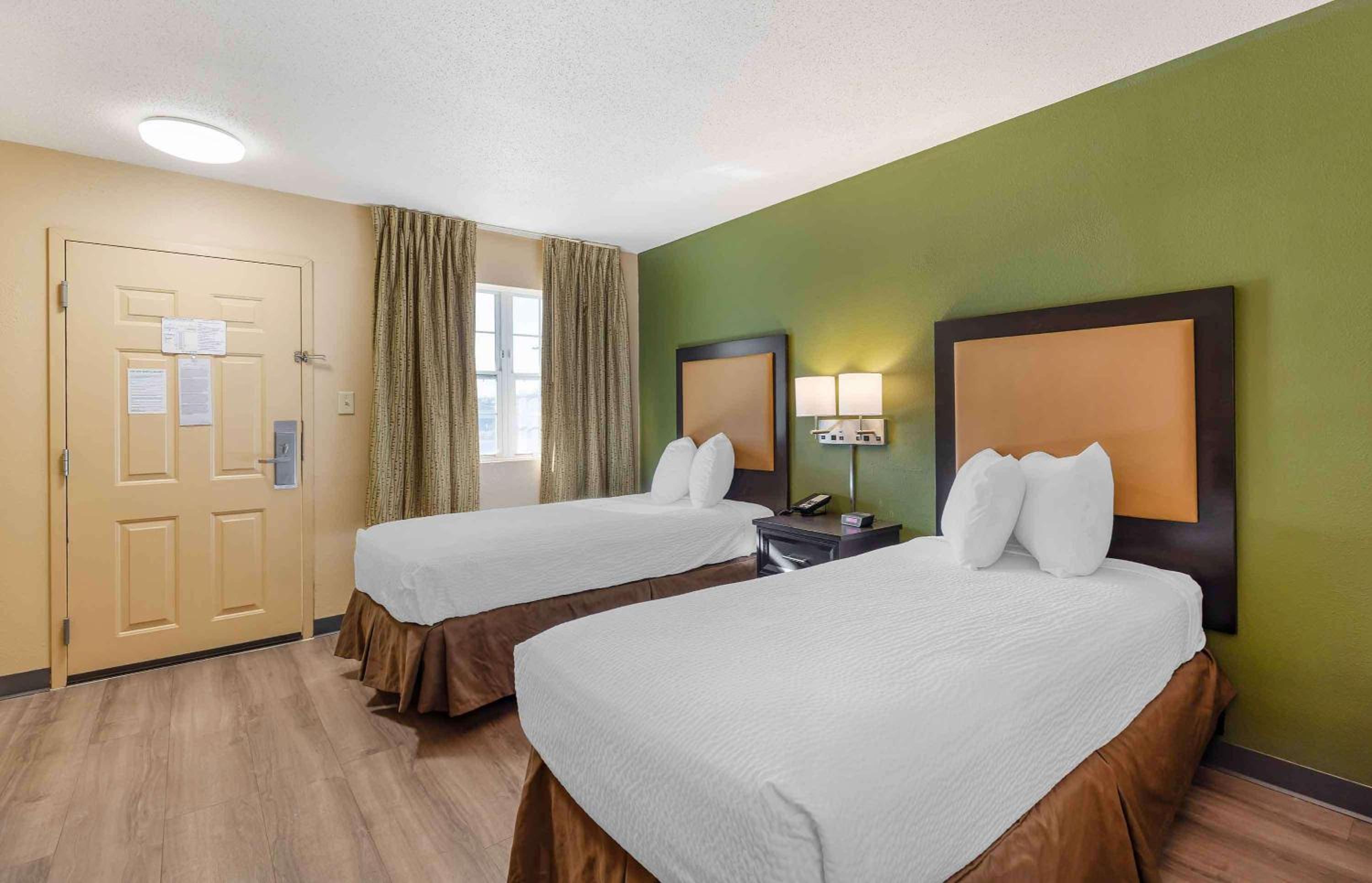 Studio with 2 Twin Beds - Non-Smoking - Photo 1