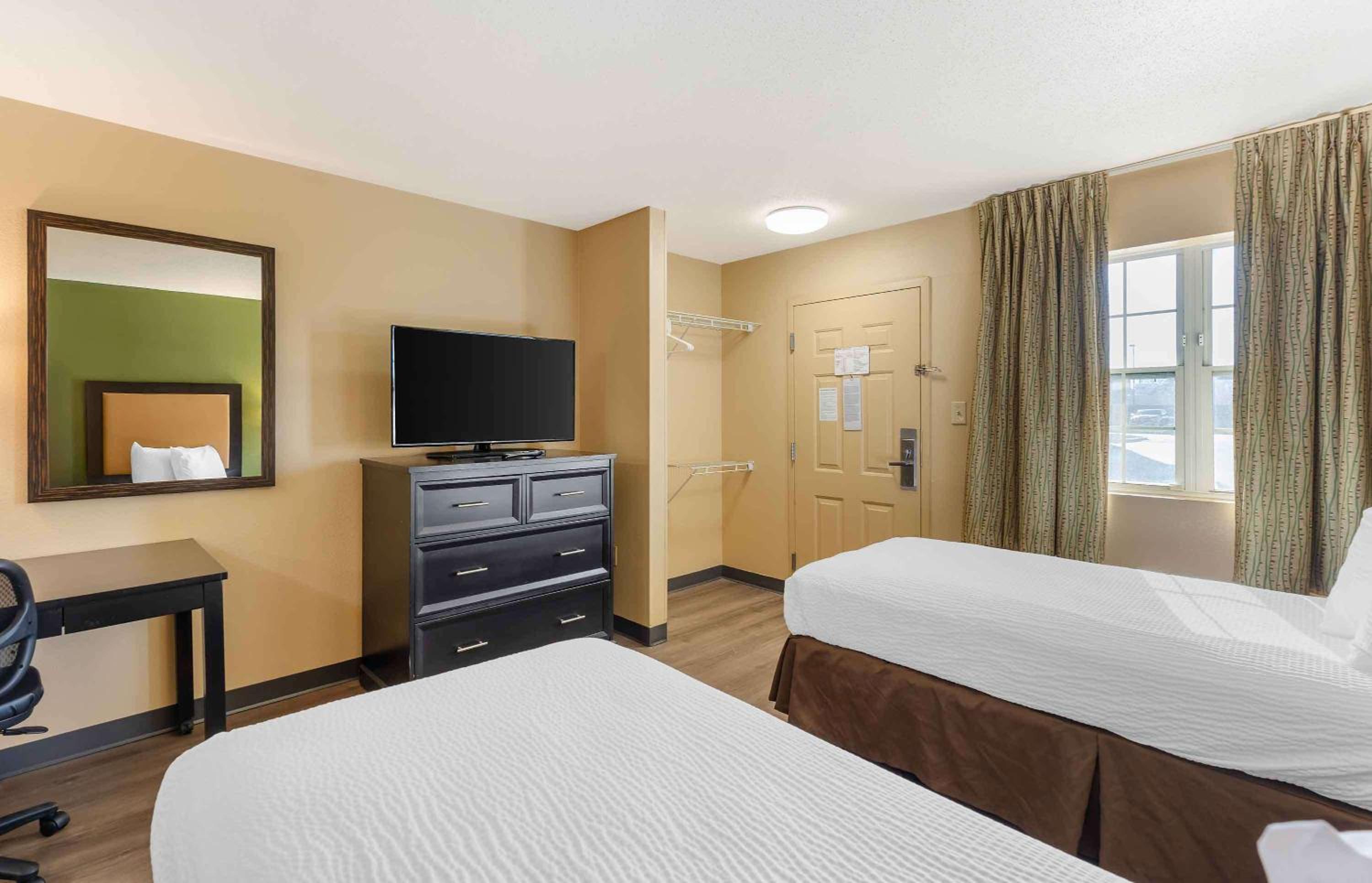 Studio with 2 Twin Beds - Non-Smoking - Photo 4