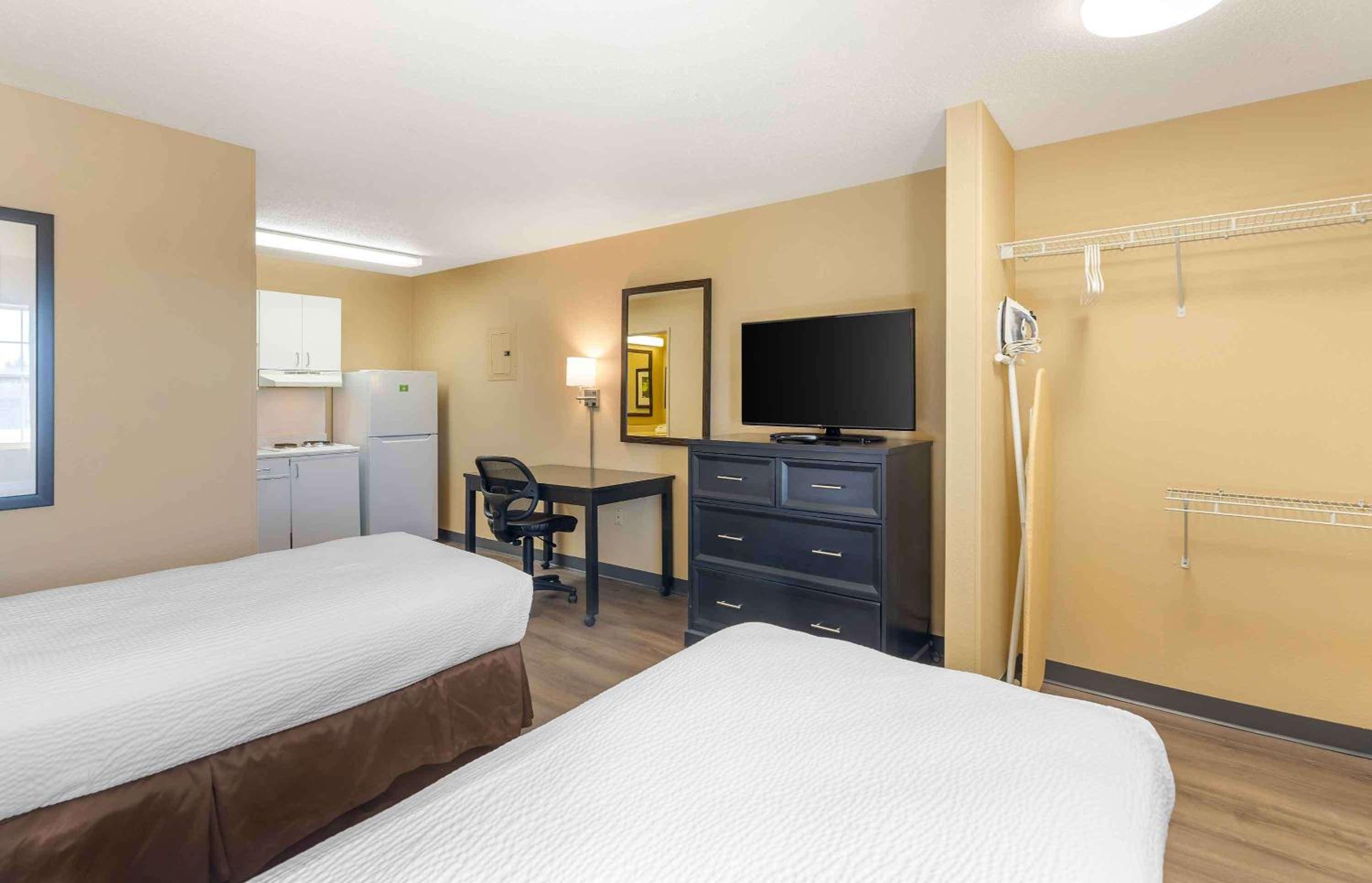 Studio with 2 Twin Beds - Non-Smoking - Photo 5