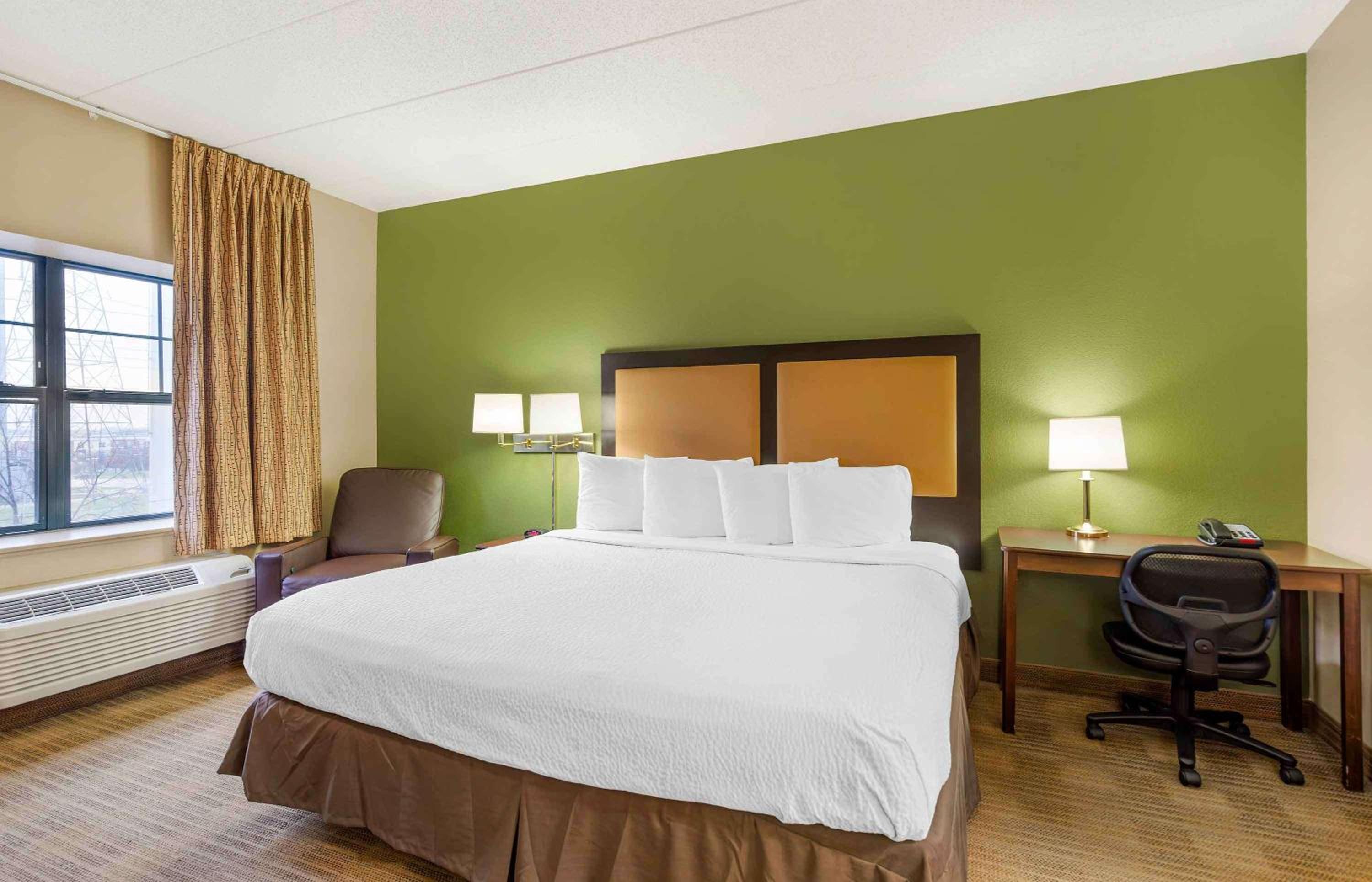 1 Queen Bed | ADA/RI Shower/Smoking/Kitchen - Photo 1