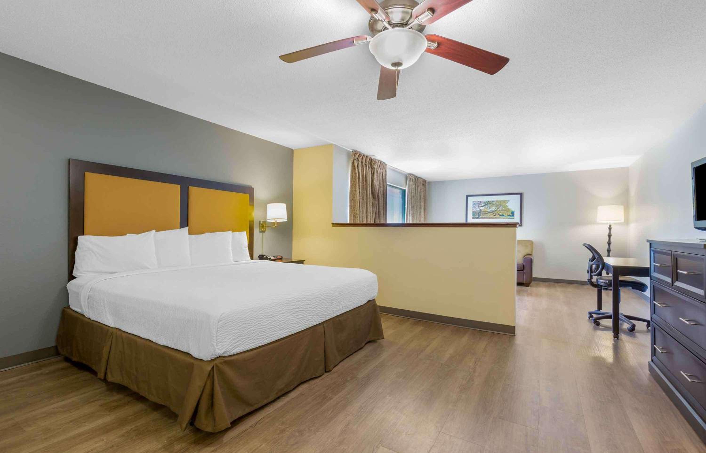 Deluxe Studio with 1 King Bed - Non-Smoking - Photo 1