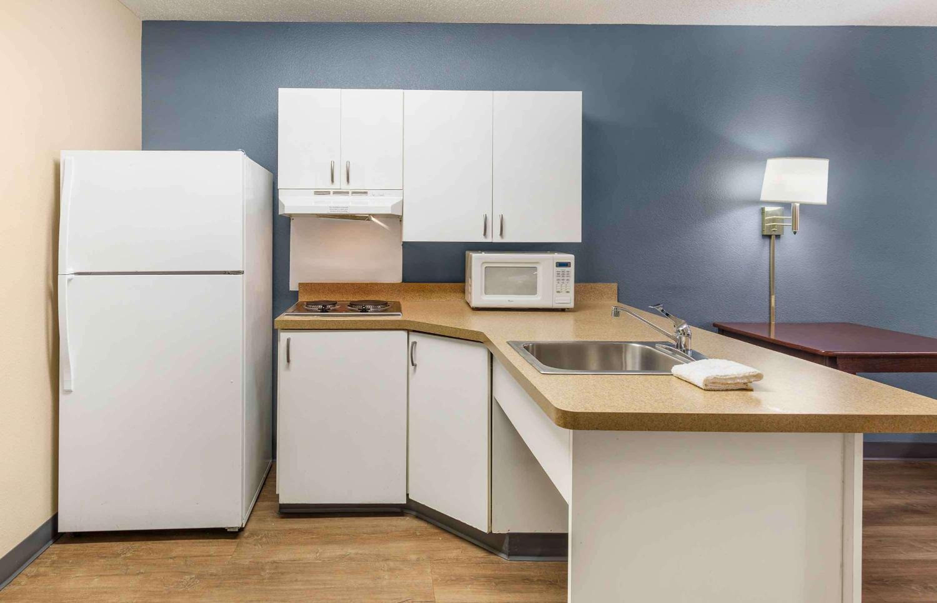 Deluxe Studio with 2 Double Beds - Non Smoking - Disability Access photo 2
