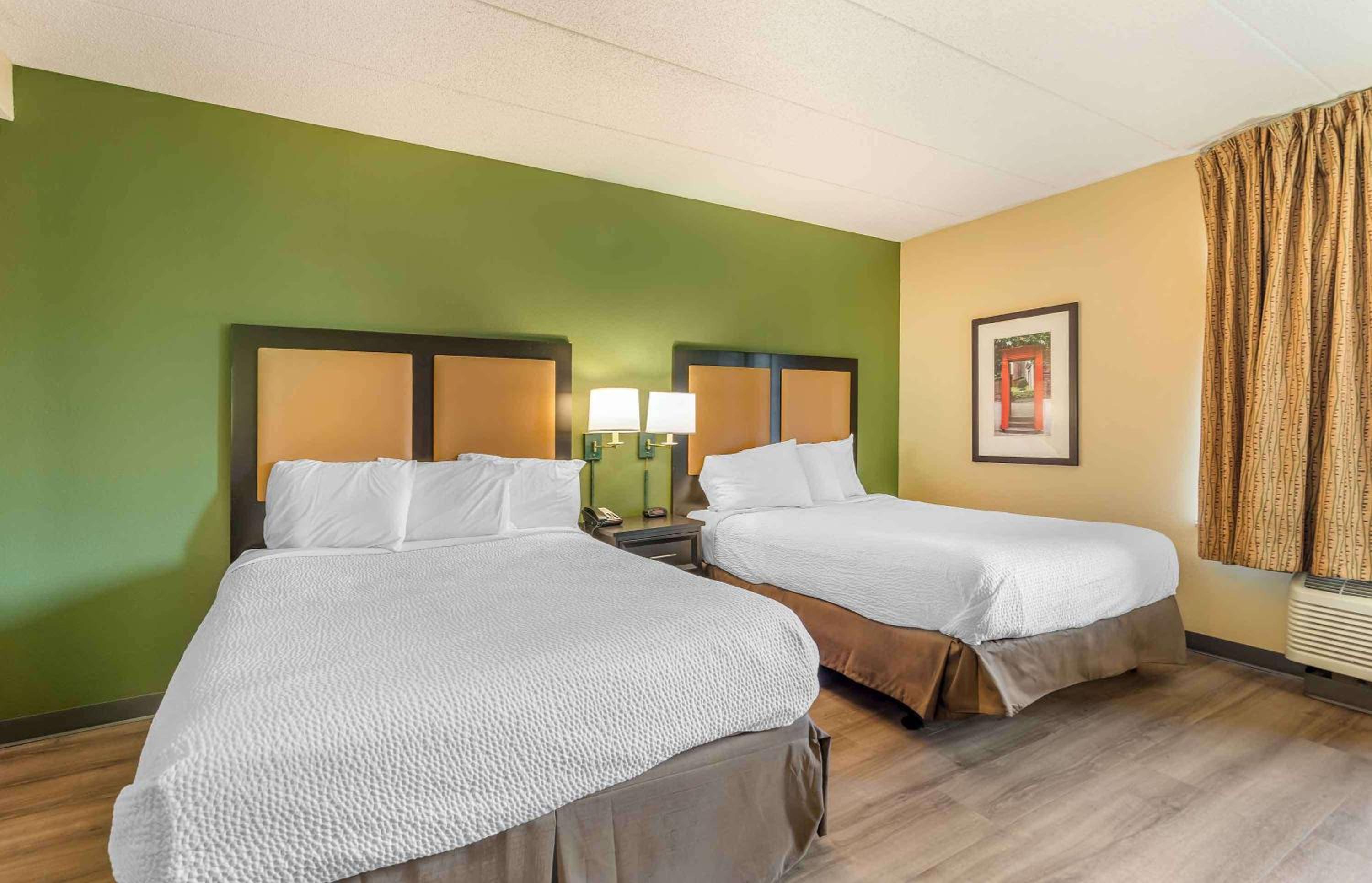 Studio with 2 Queen Beds - Non-Smoking - Photo 1