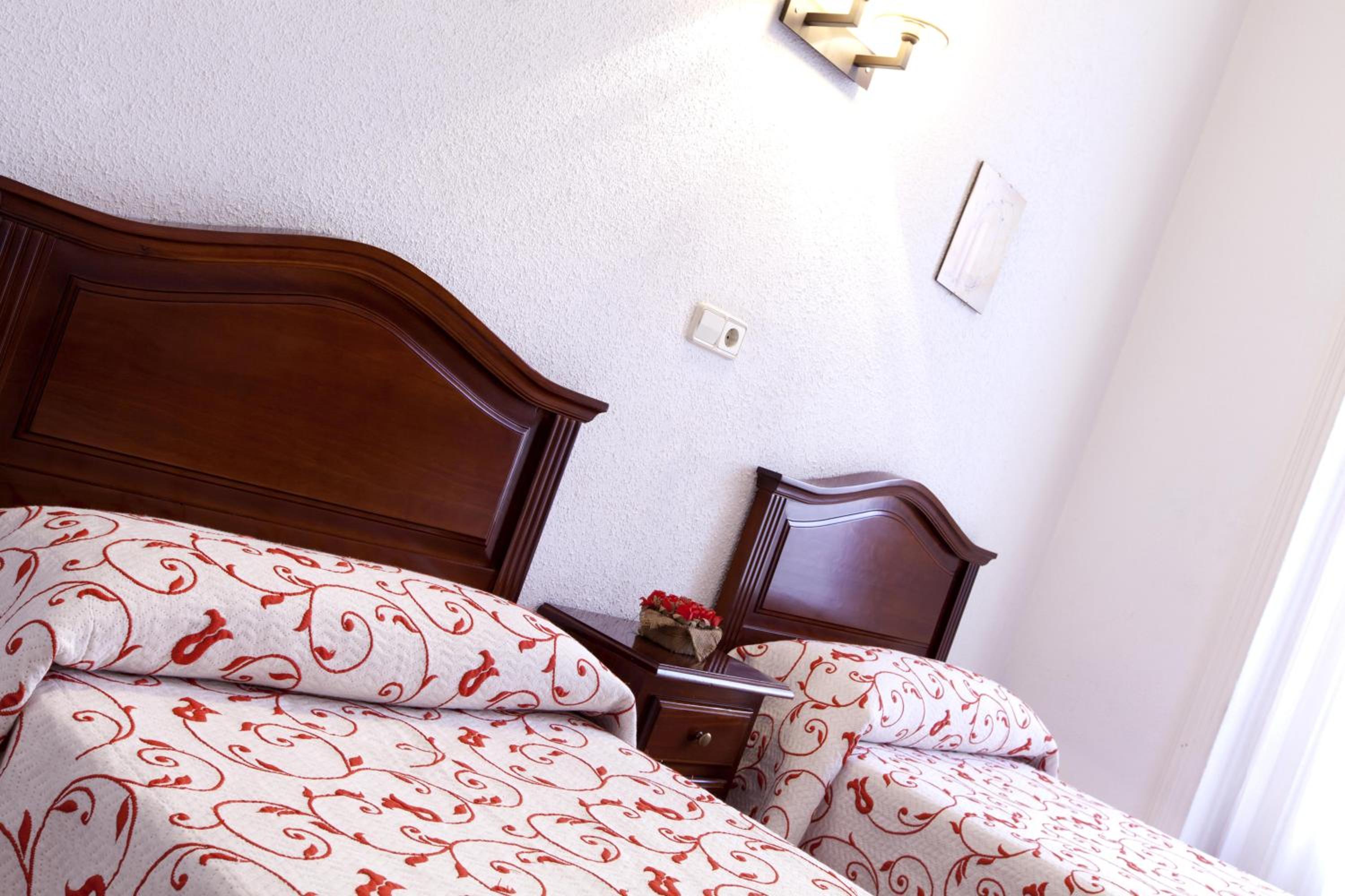 Double Room - Photo 16