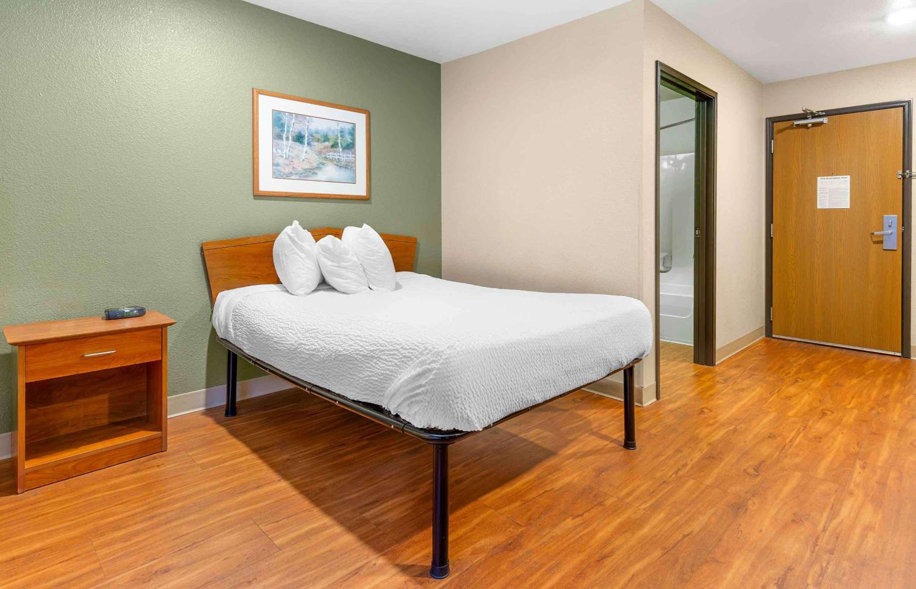 Standard Double Room - Non-Smoking photo 2