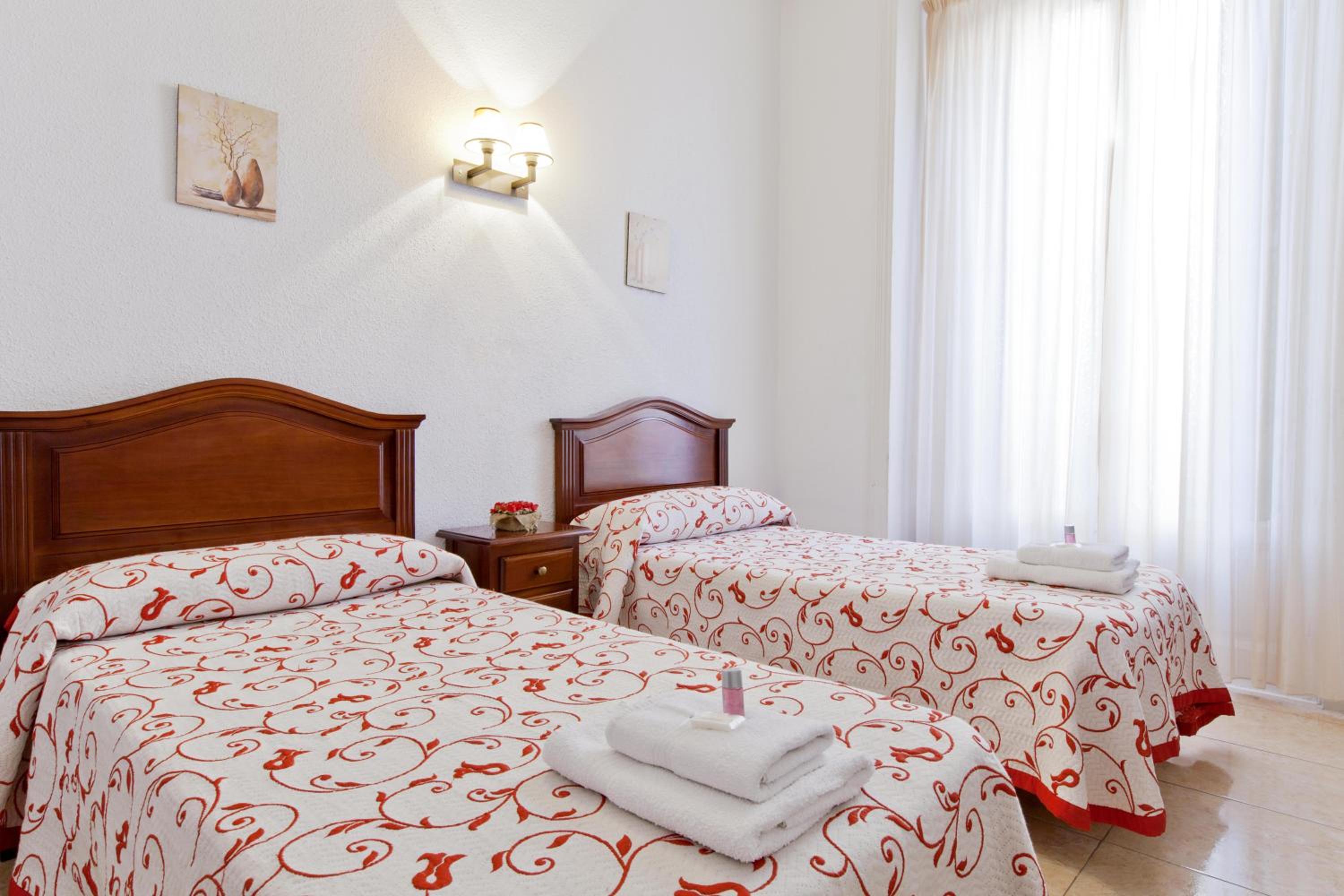 Double Room - Photo 18