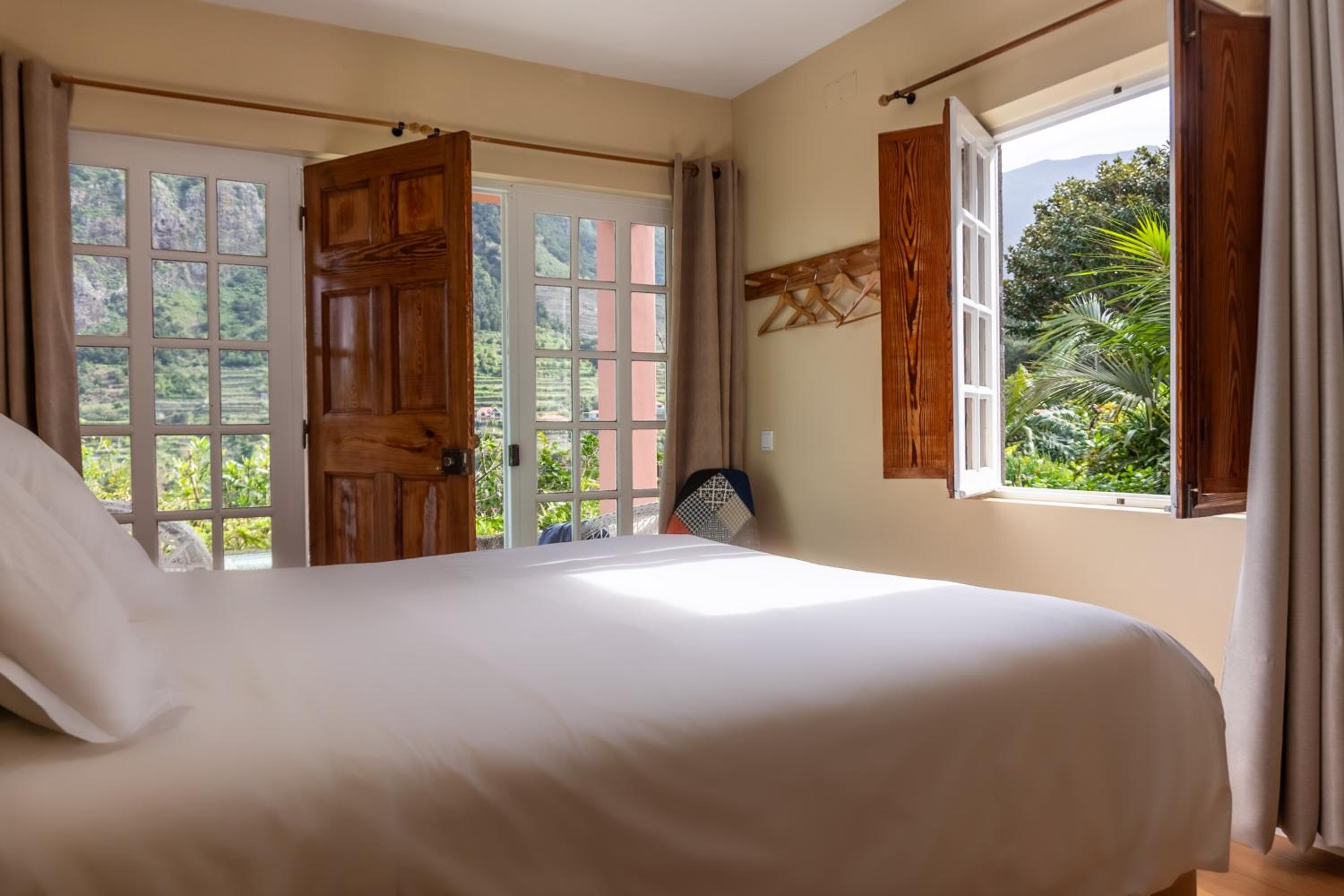 Double Room with Private Bathroom - Photo 6