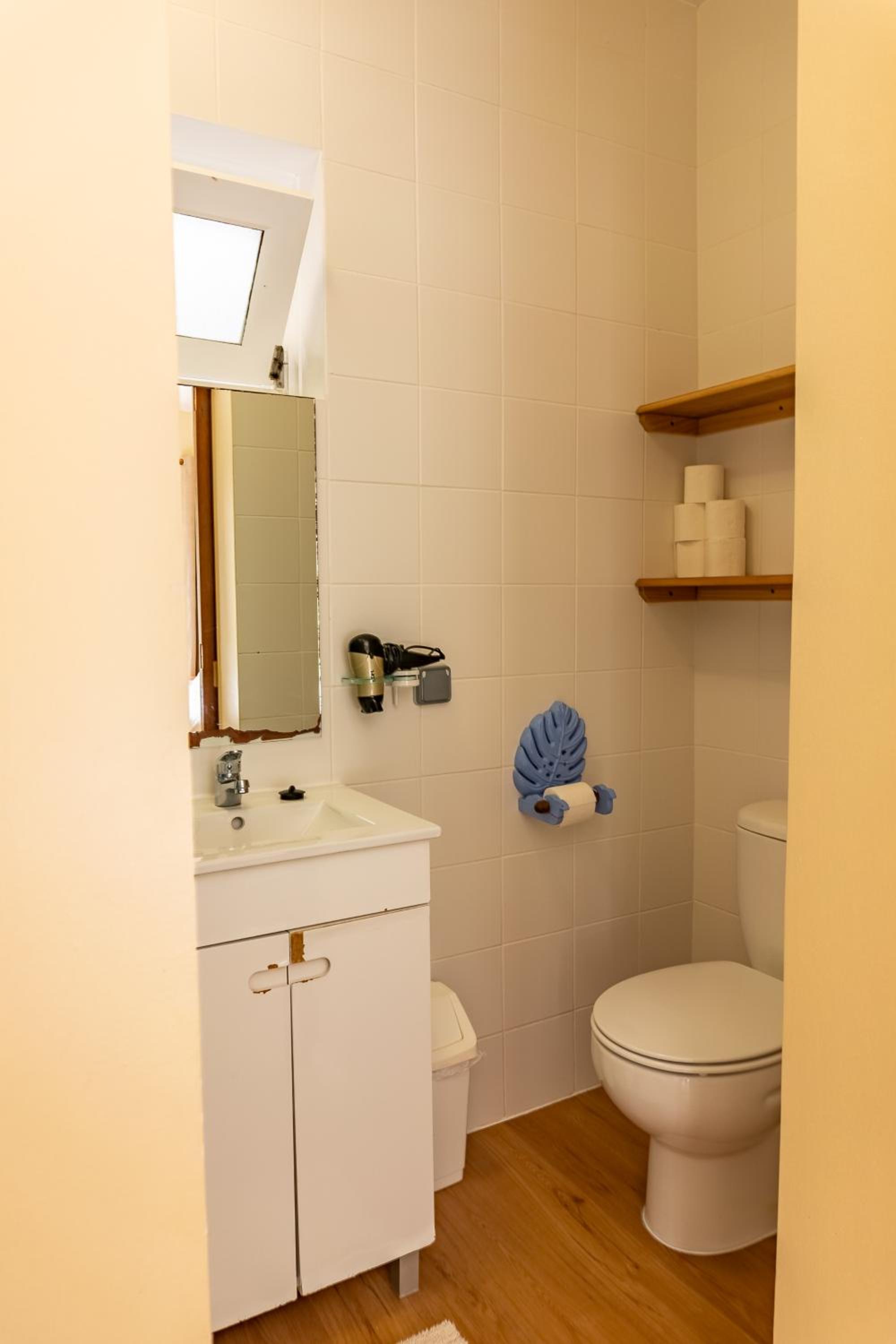 Double Room with Private Bathroom - Photo 5
