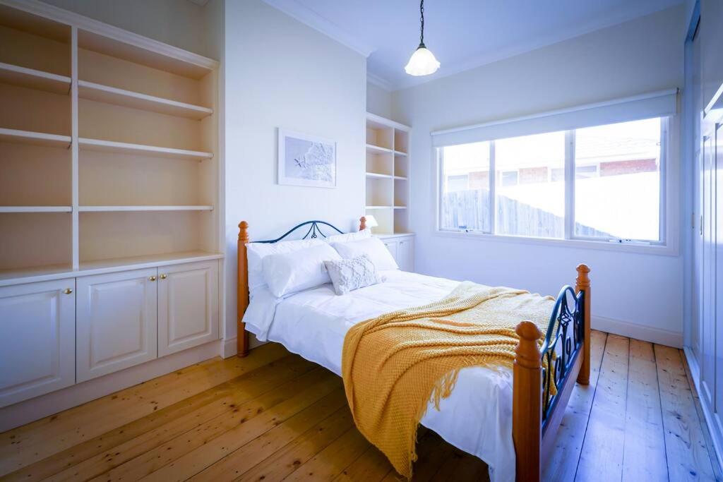 Three-Bedroom House photo 3