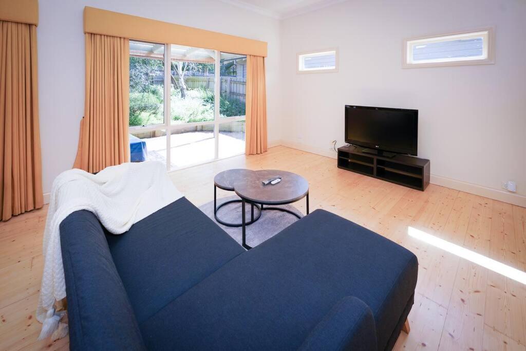 Three-Bedroom House photo 2