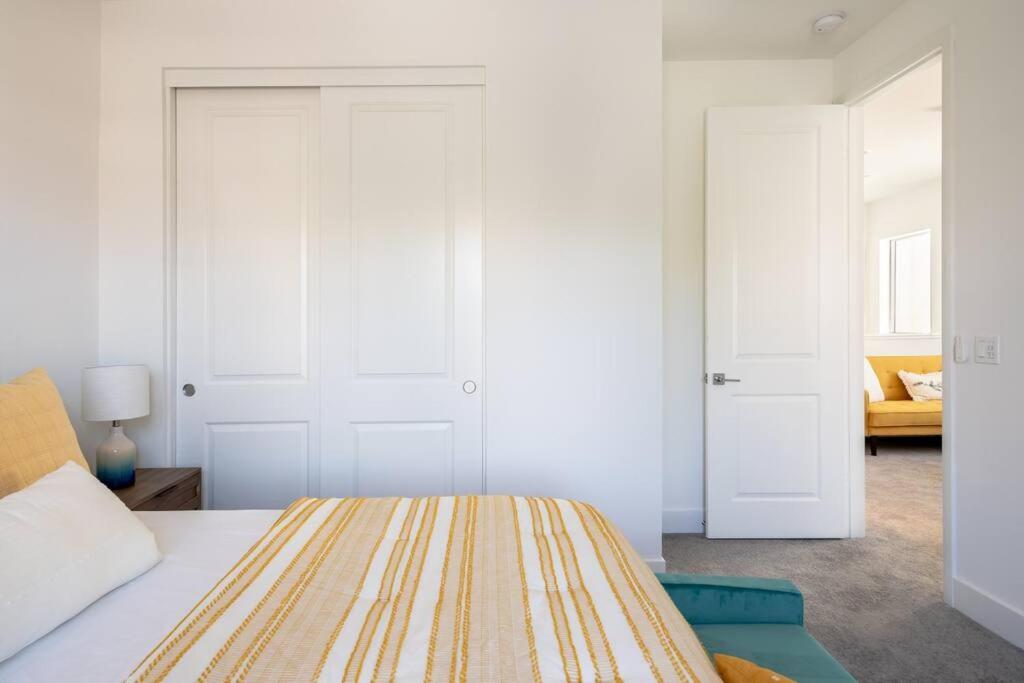 Five-Bedroom House photo 1