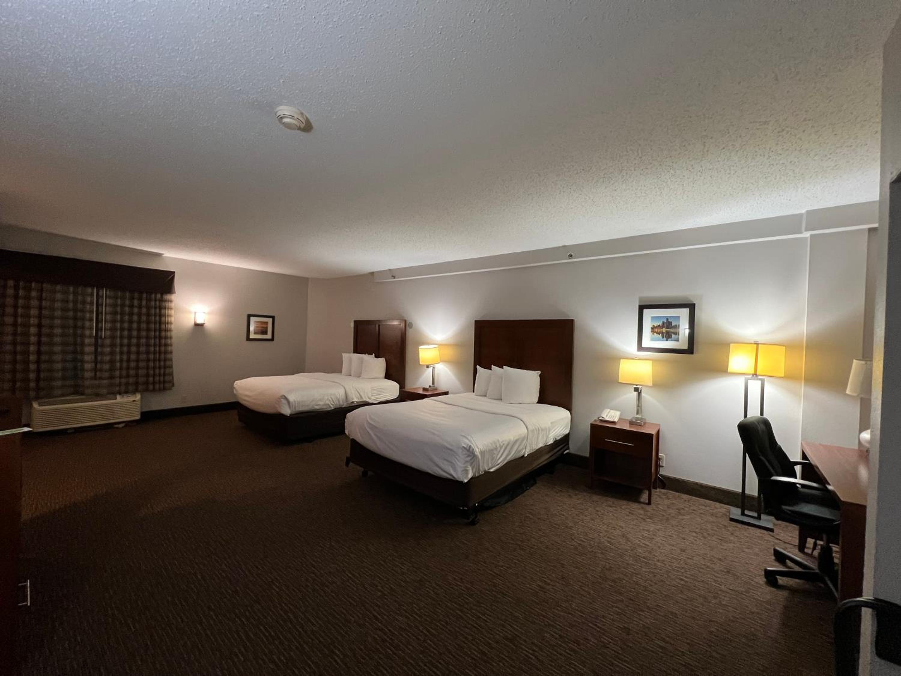 Queen Suite with Two Queen Beds - Non Smoking - Photo 1