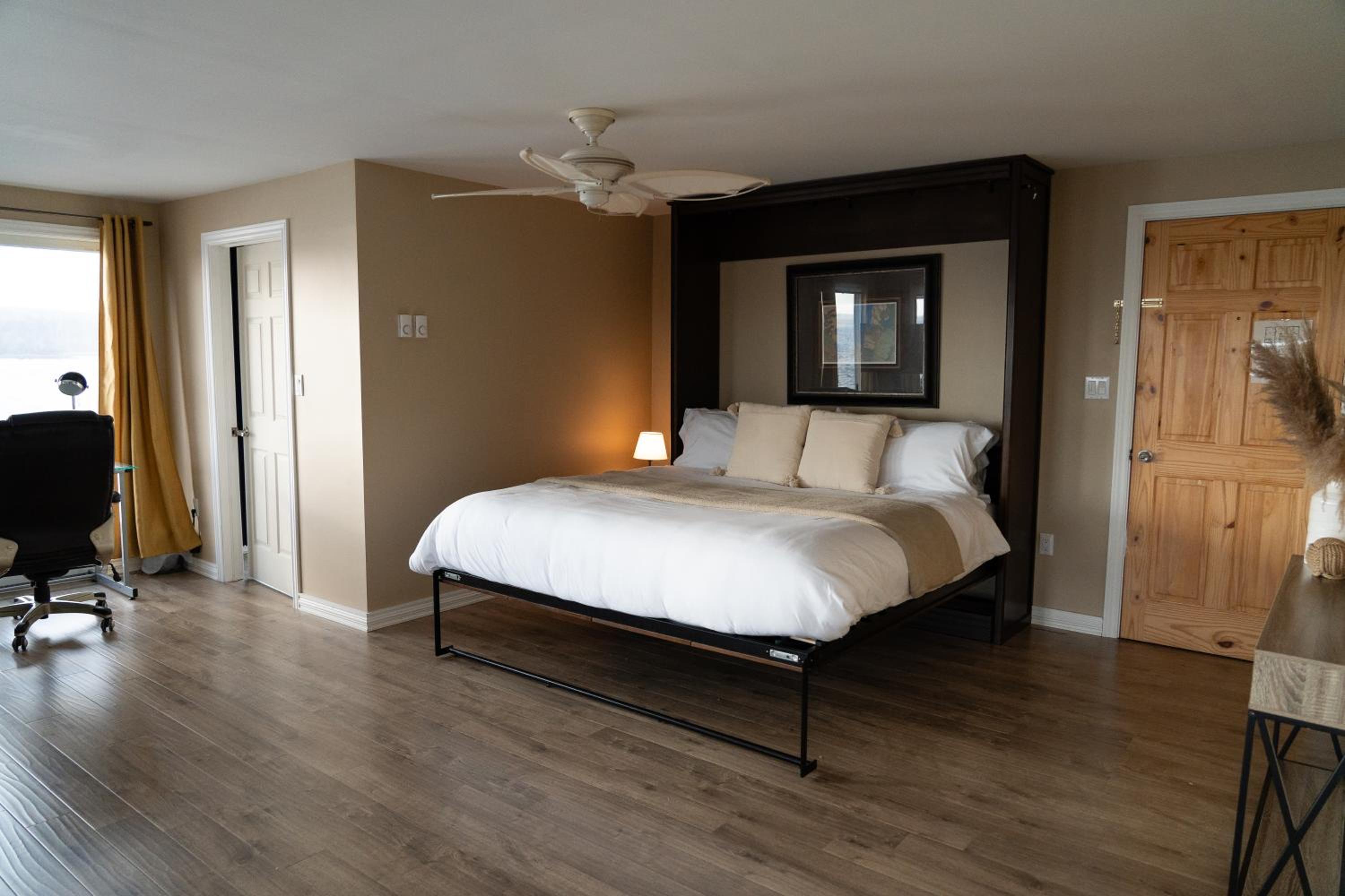 King Suite with Ocean View photo 2