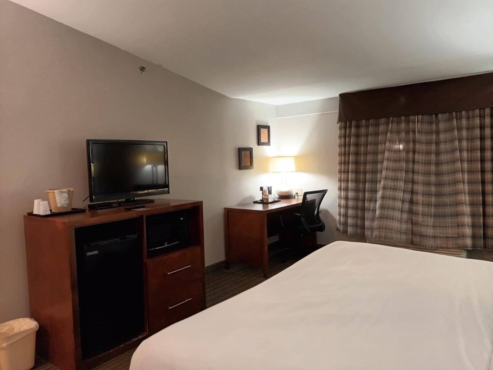 King Room - Non-Smoking - Photo 1