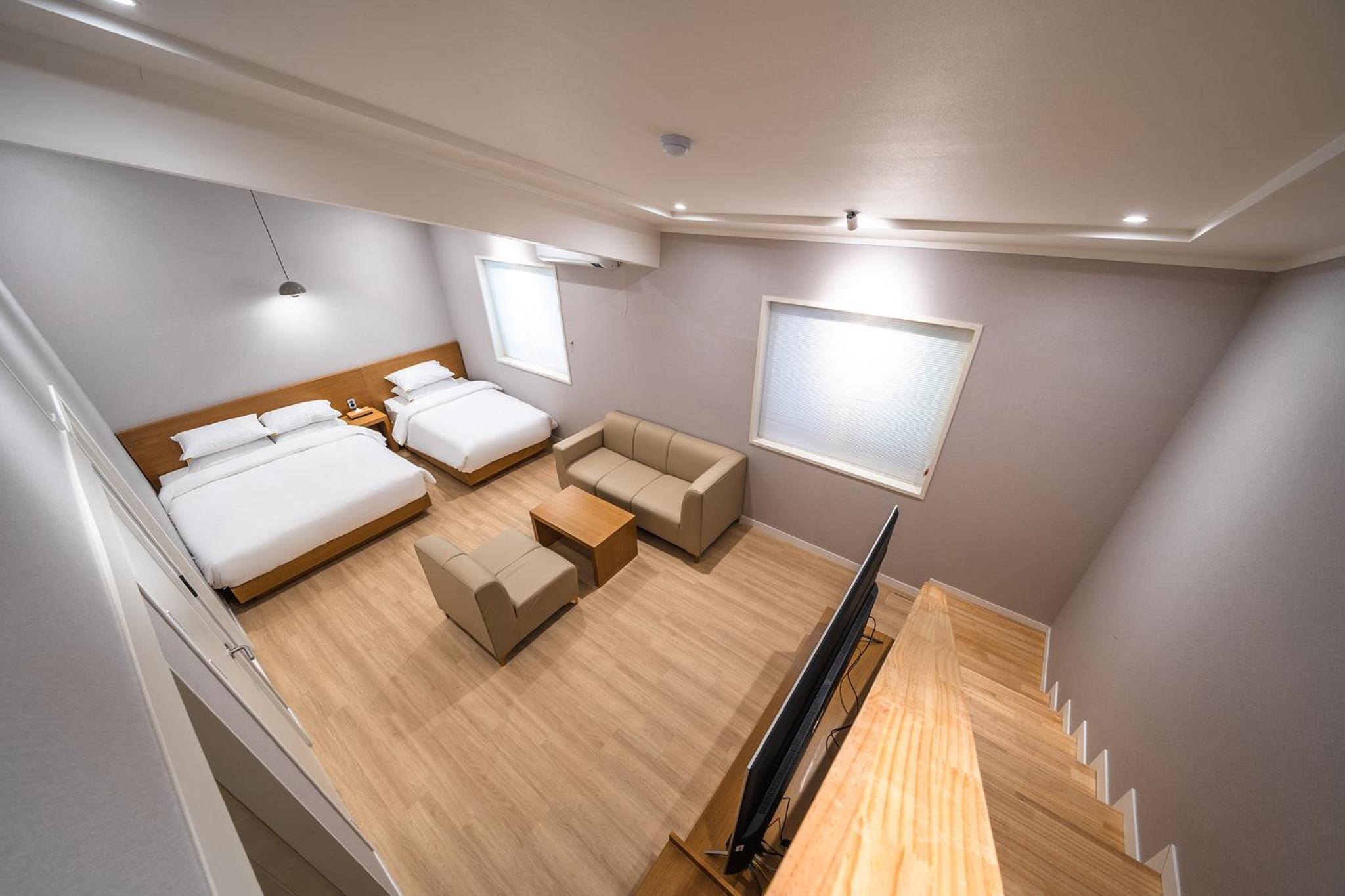 Deluxe Family Room - Photo 4