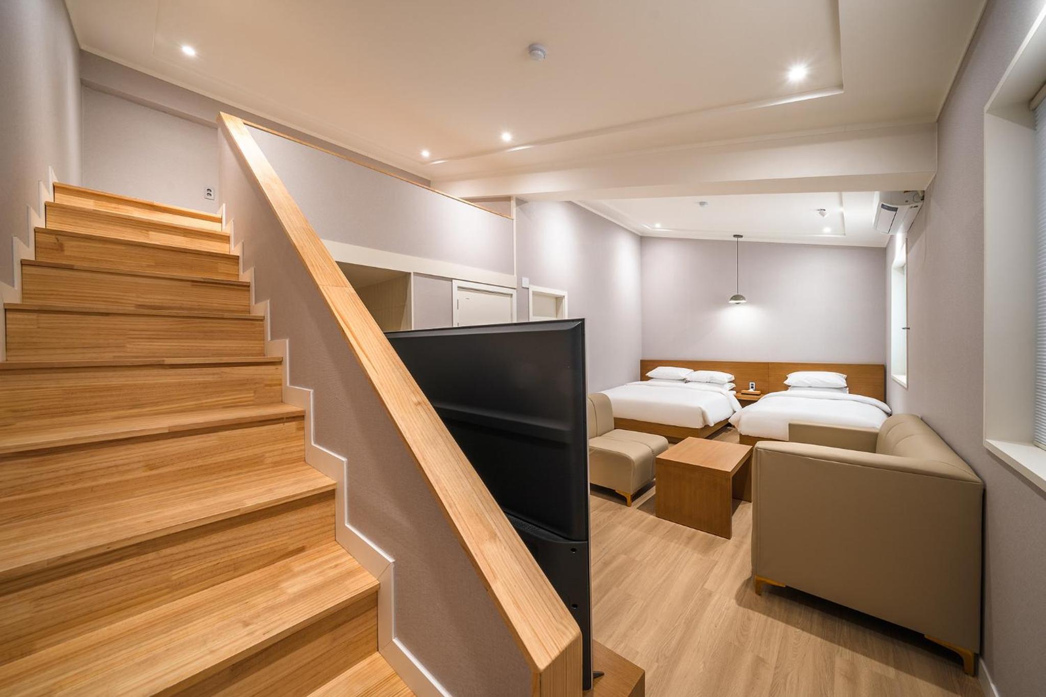 Deluxe Family Room - Photo 1