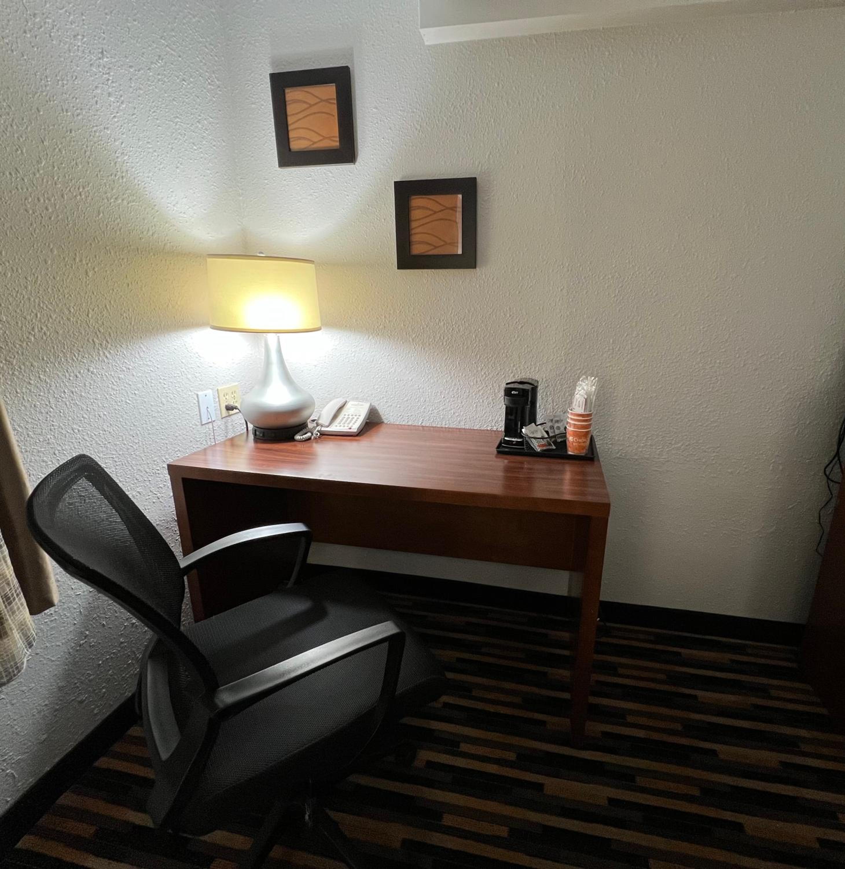 Double Room with Two Double Beds - Non-Smoking - Photo 4