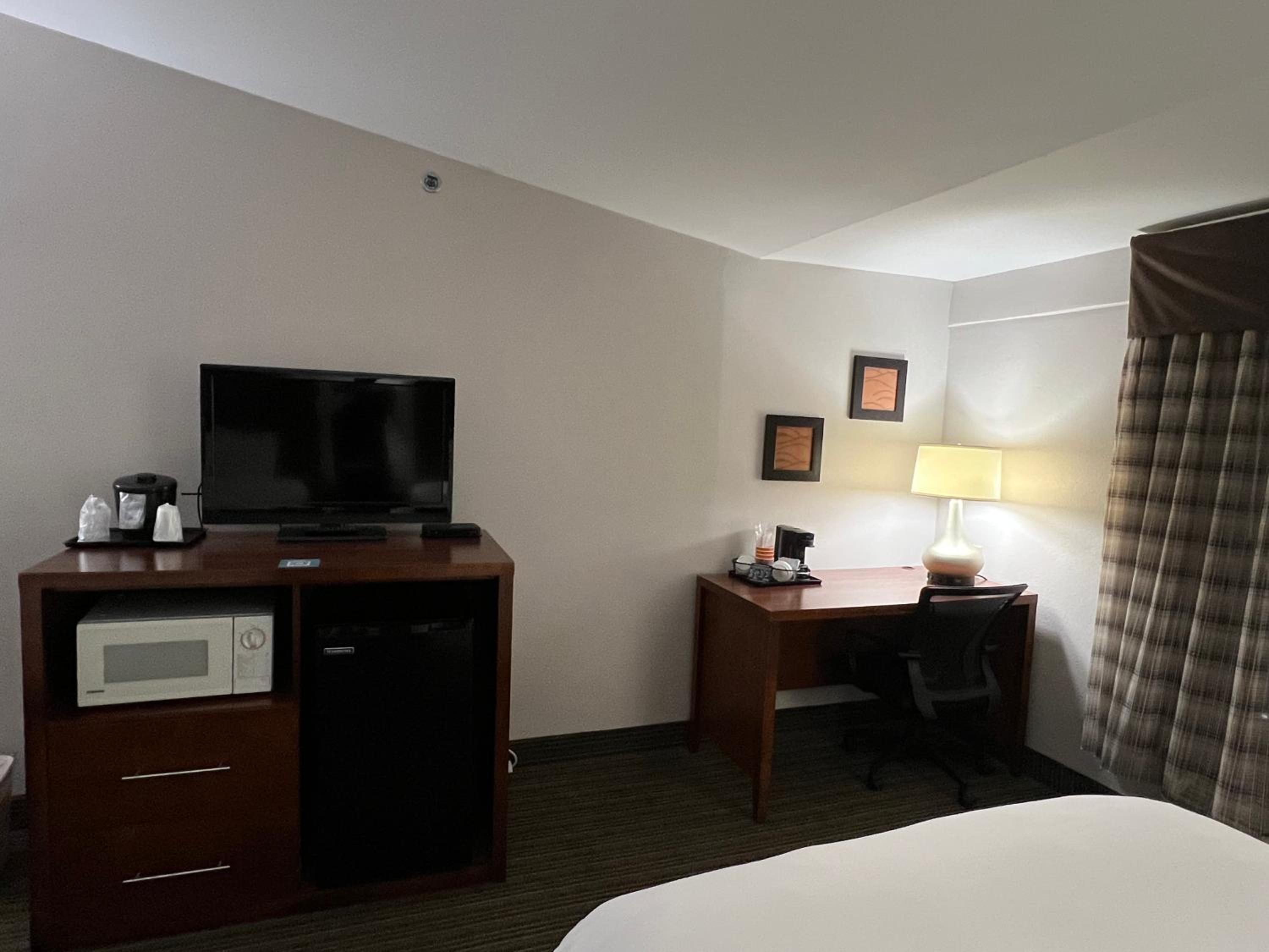 Double Room with Two Double Beds - Non-Smoking - Photo 3