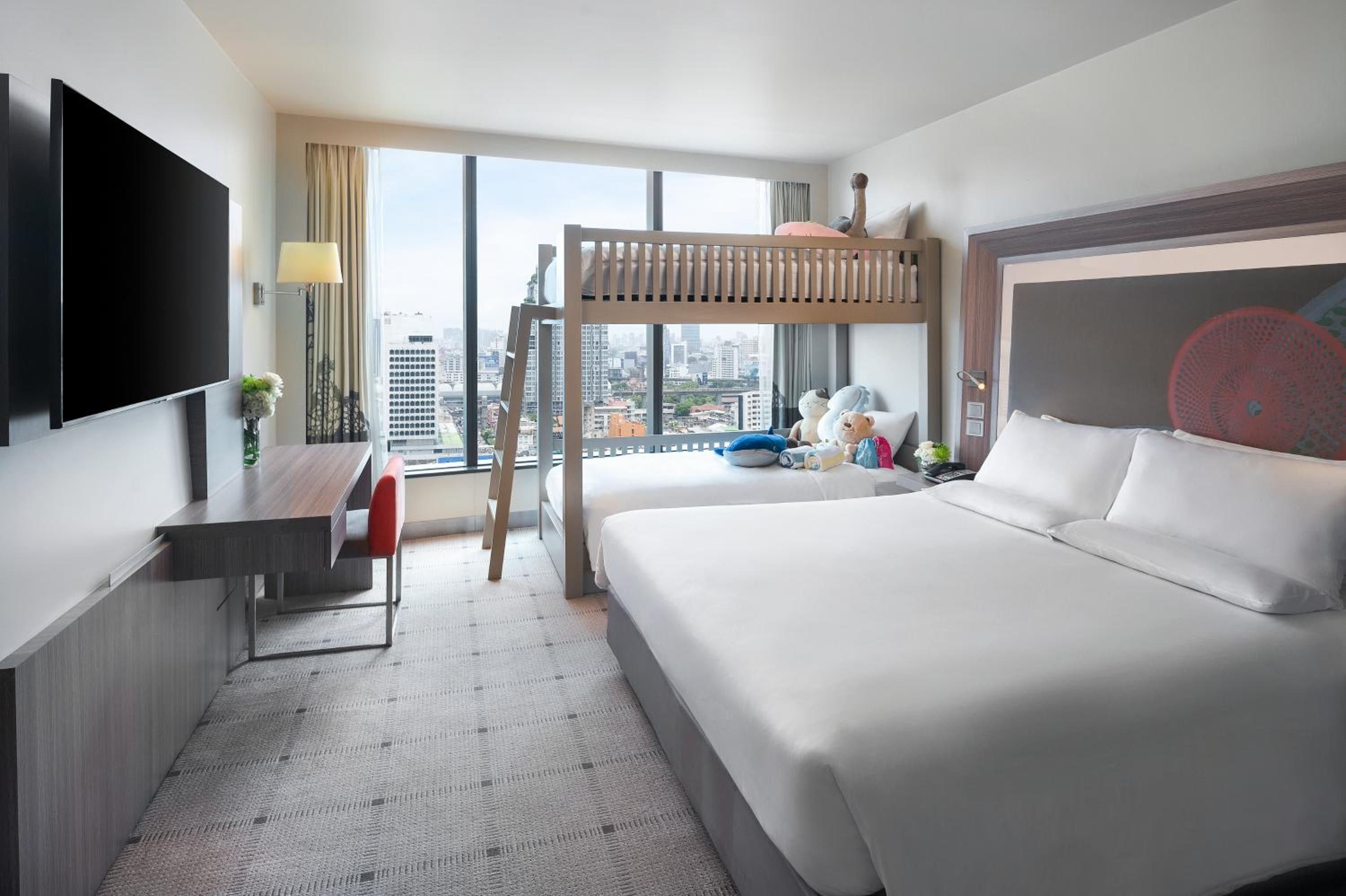 Family Room with Bunk Bed with City View