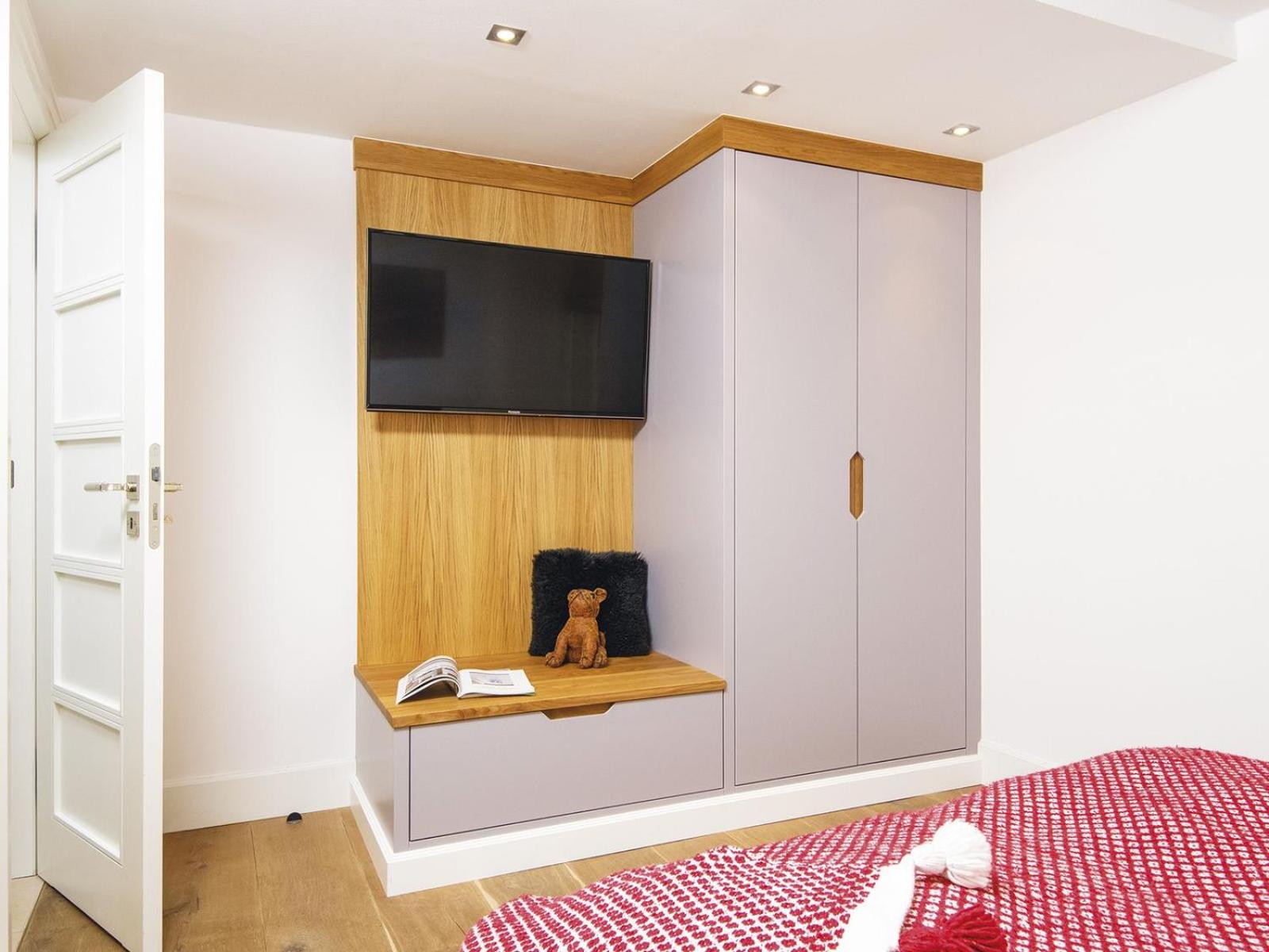 Three-Bedroom House photo 2