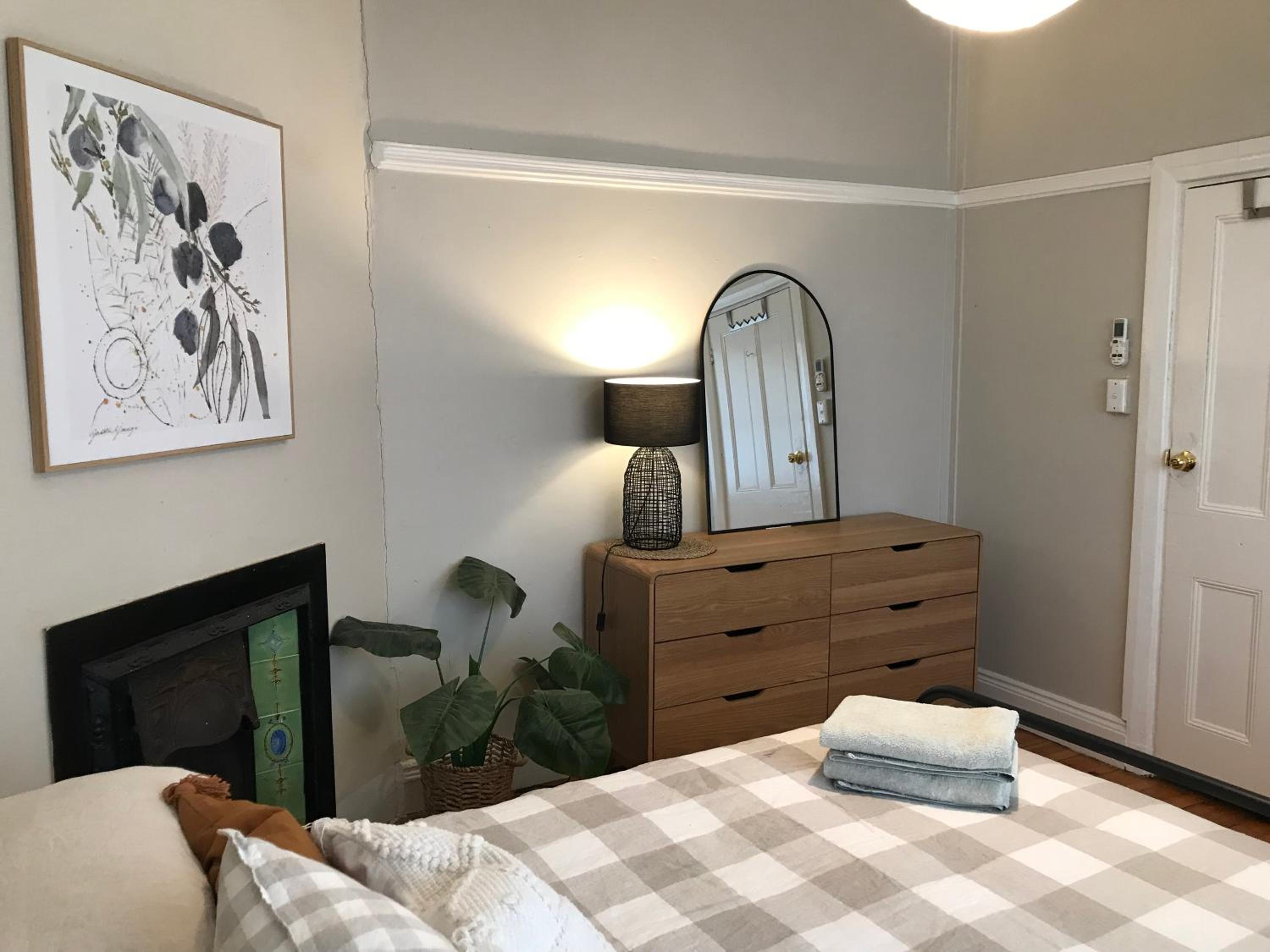Three-Bedroom House photo 3