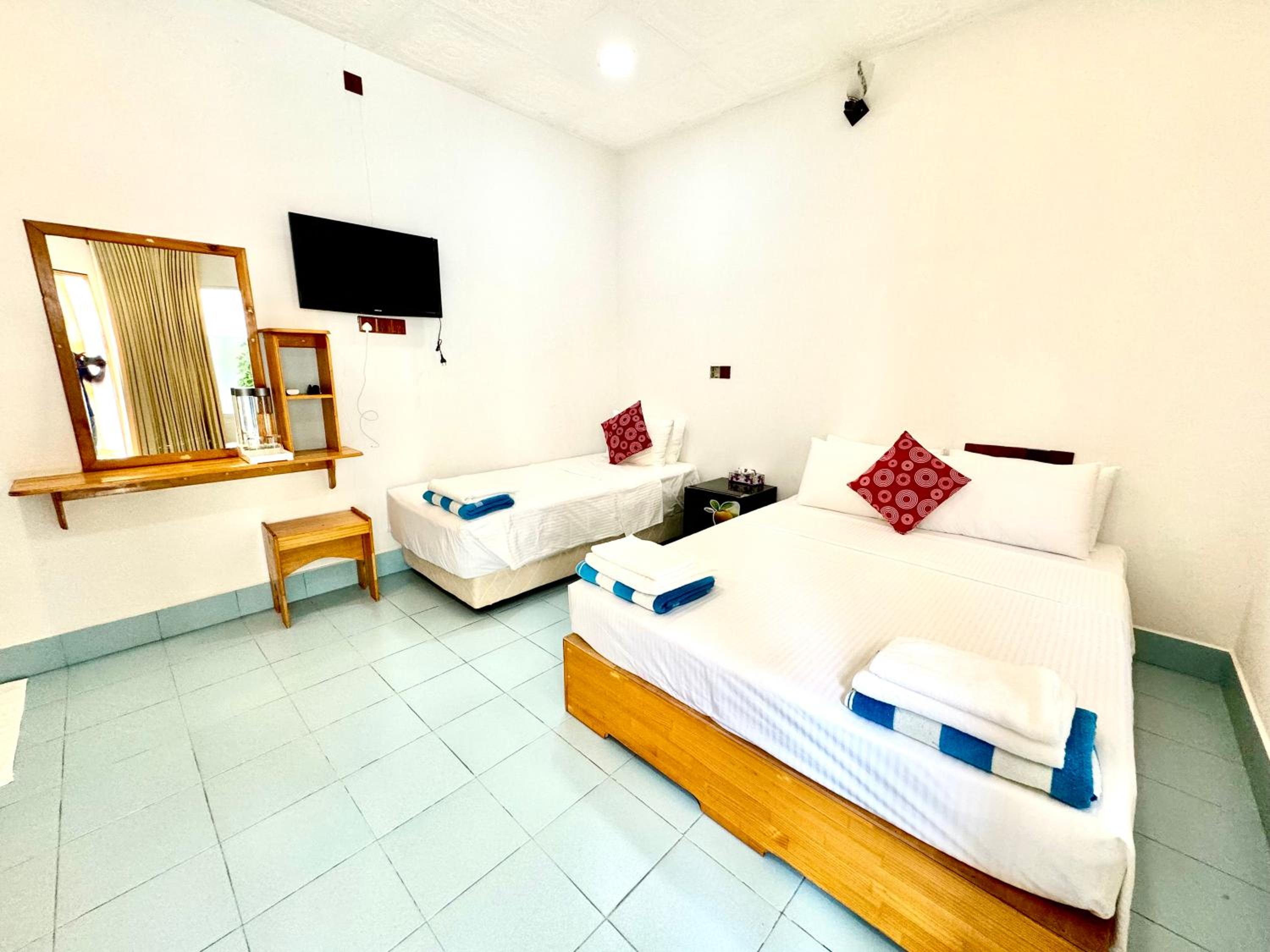 Comfort Triple Room with Shower photo 2