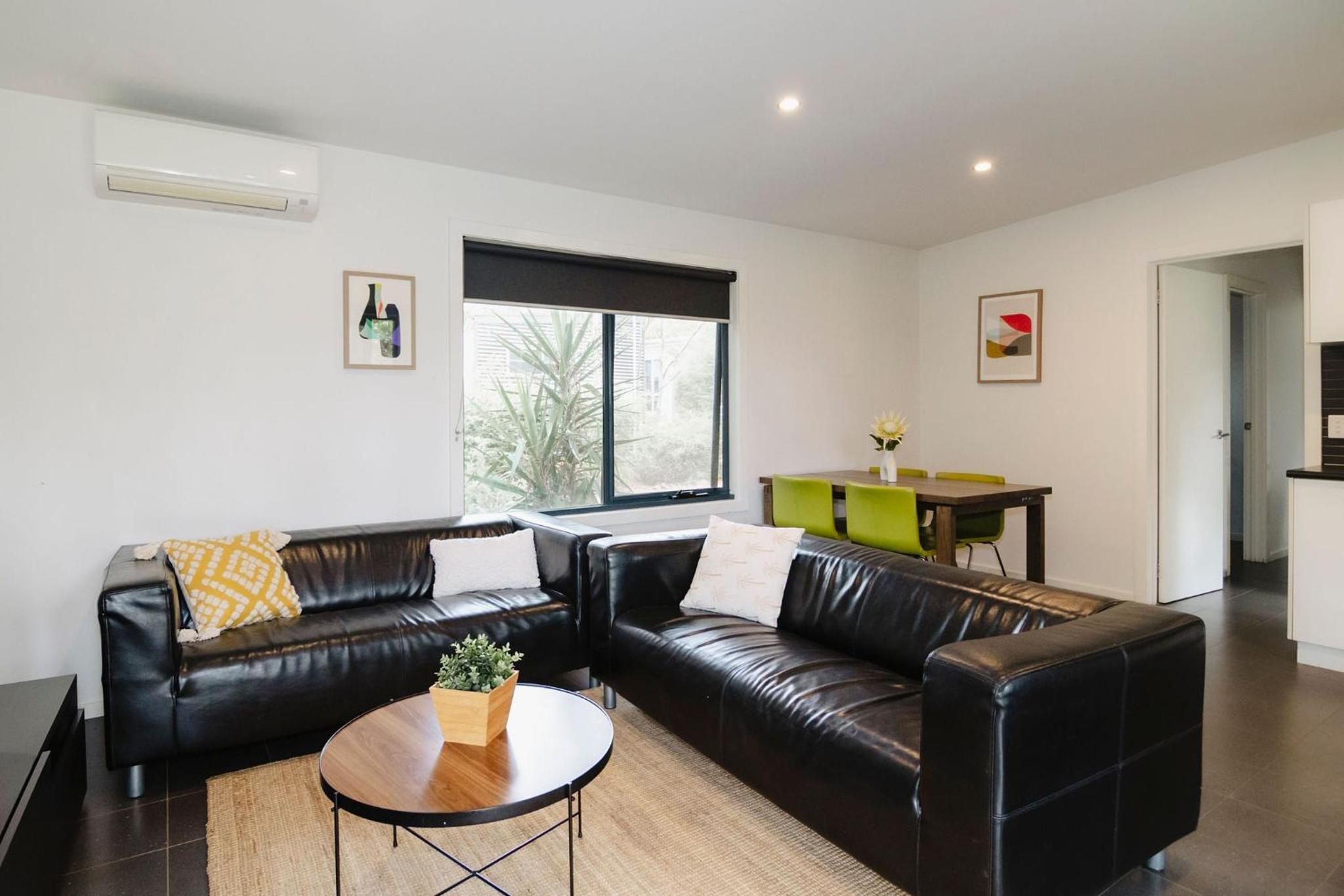 Modern Two Bedroom Spacious photo 3