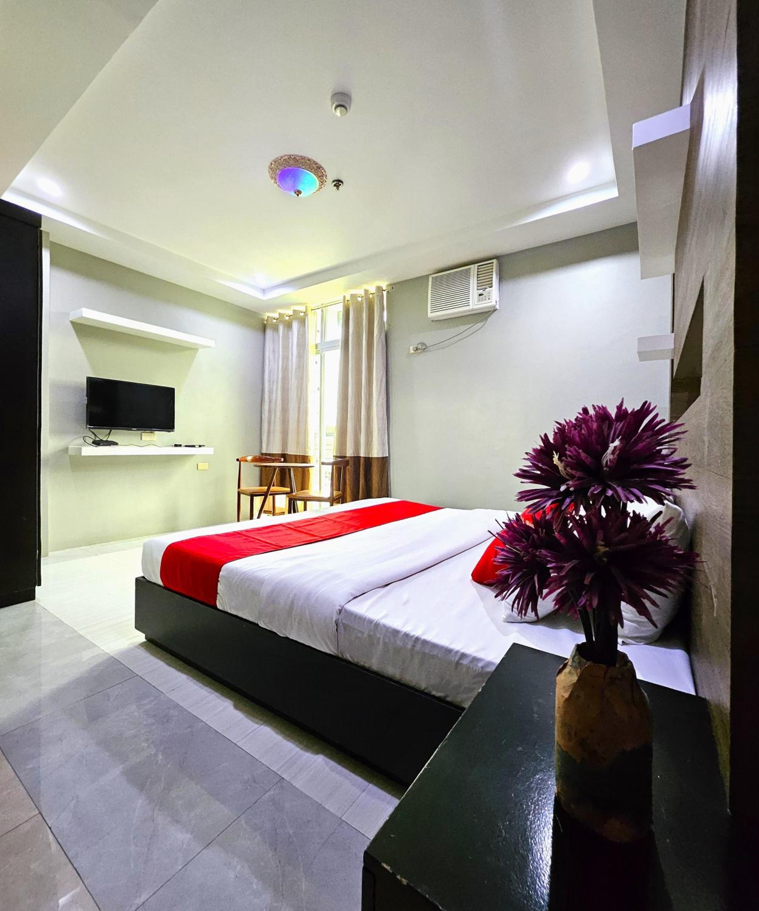 King Room with Balcony - Photo 1