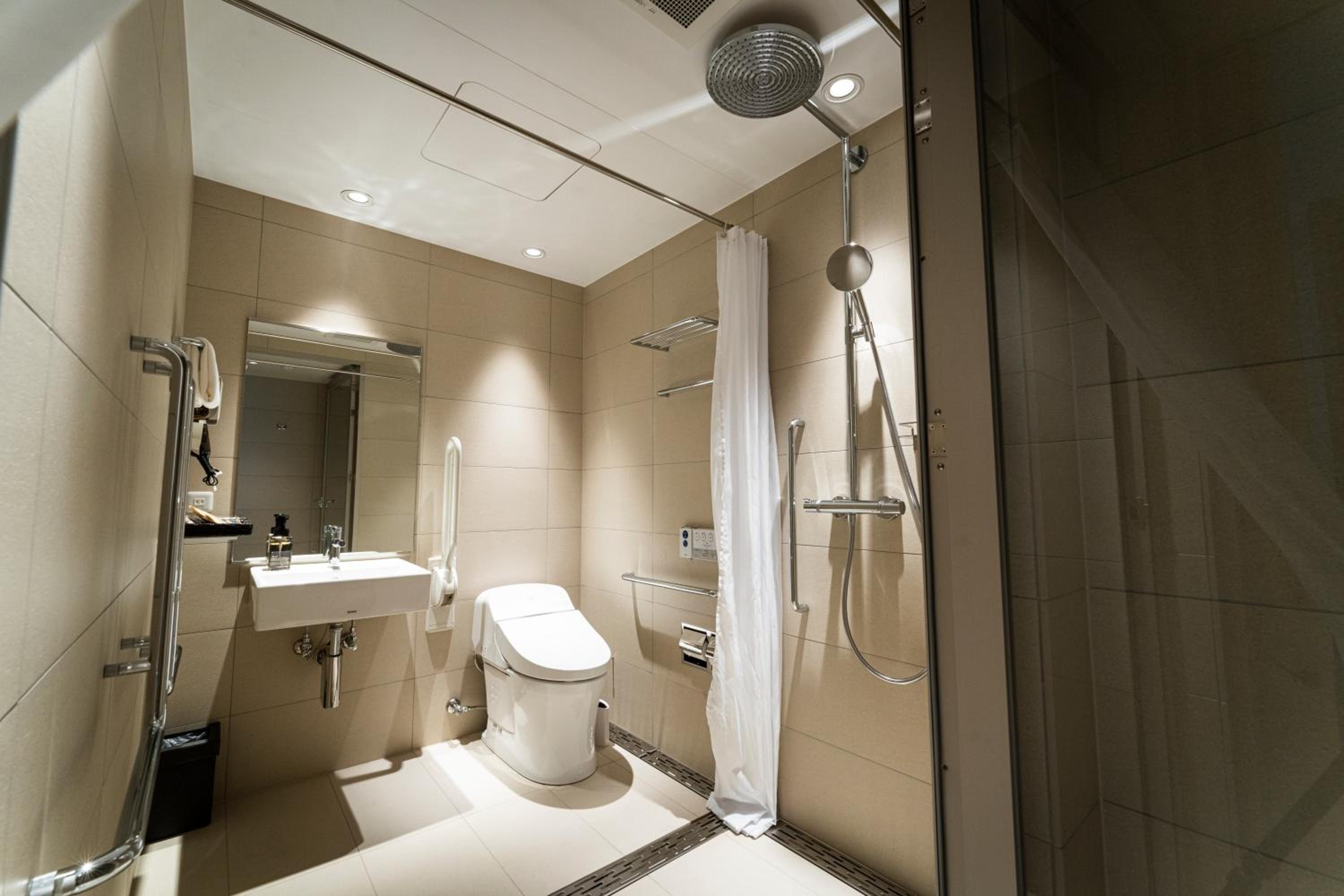 Twin Room - Disability Access photo 2